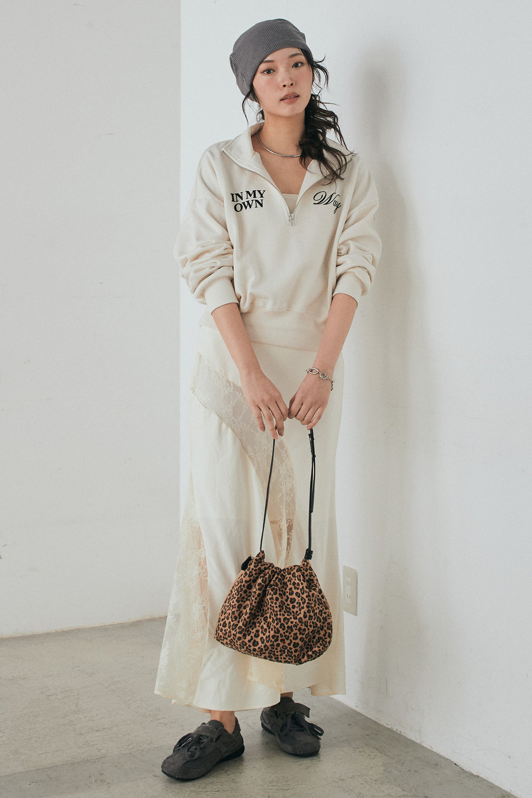 [SET]裏毛ロゴ刺繍ハーフZIPスウェット+刺繍レースデザインサテンスカート(2set)