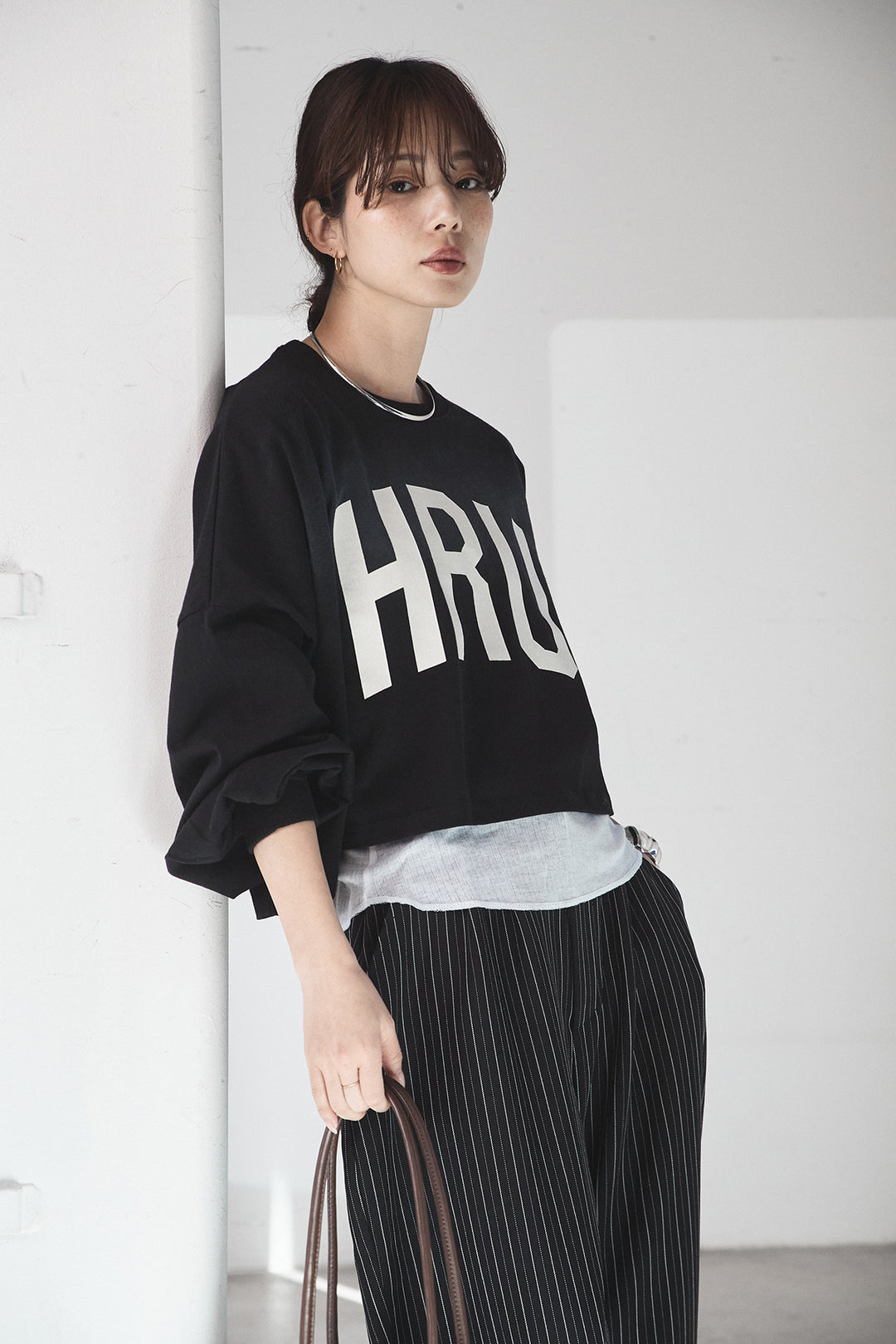 [SET]ビッグロゴHRU袖ボリュームトップス+リブシアークルーネック長袖トップス+ヘリンボーンストライプツータックパンツ(3set)