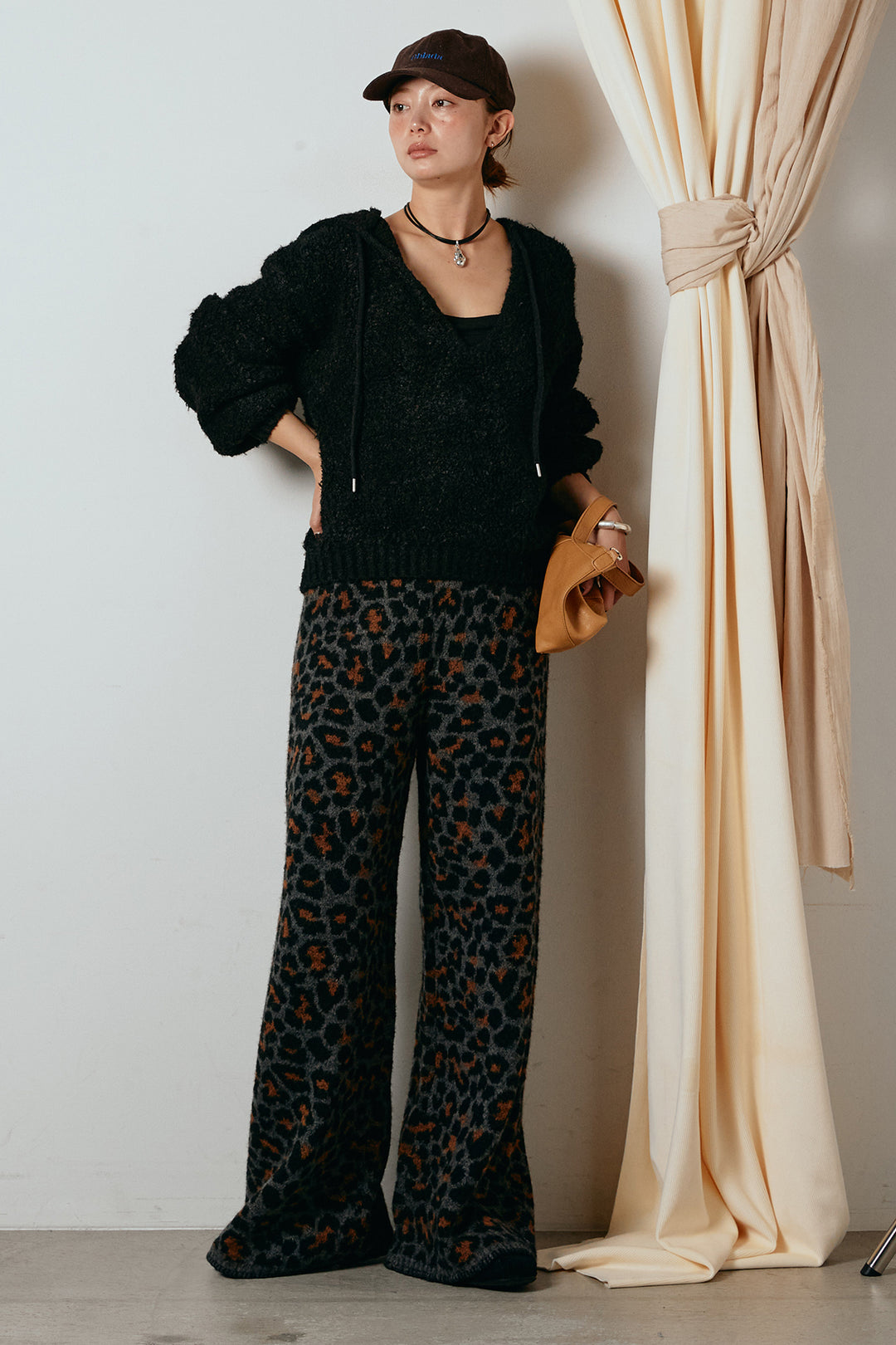 [SET]ブークレキーネックプルオーバー+リラックスレオパード柄ニットパンツ(2set)