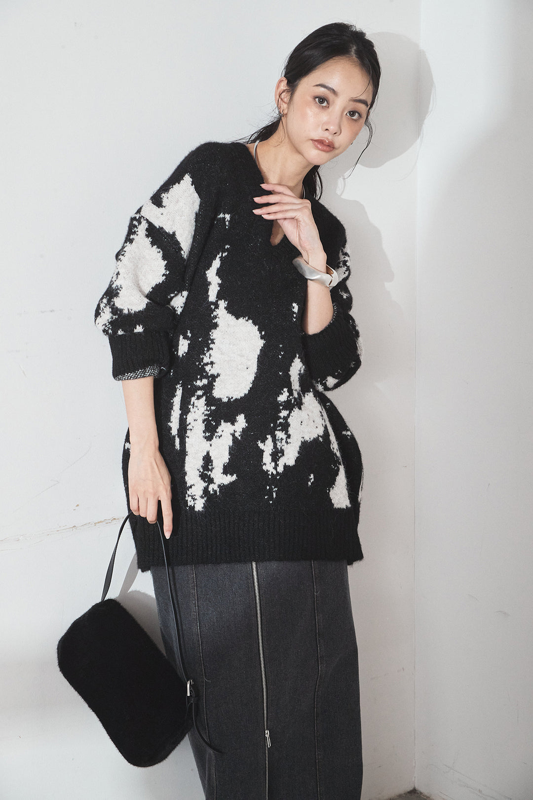 [SET]アブストラクト柄ニットプルオーバー+フロントジップデニムスカート(2set)