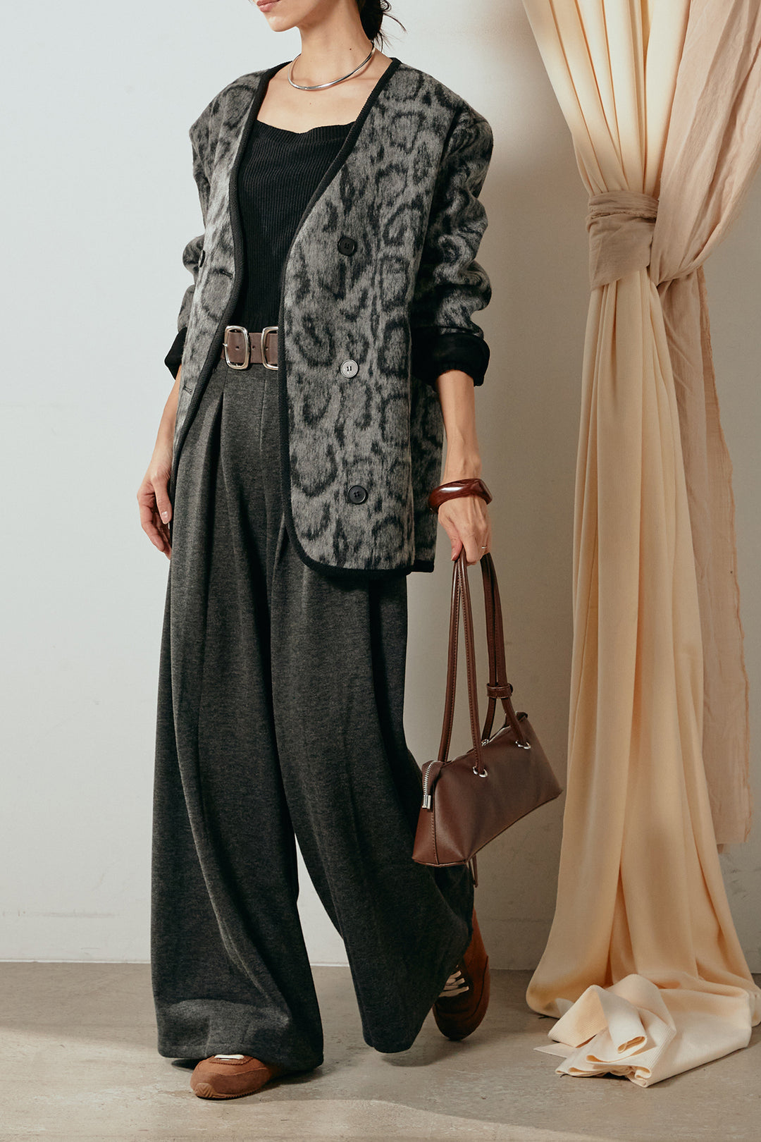 [SET]ノーカラーレオパード柄アウター+フェイクレザー太ベルト付きタックワイドパンツ(2set)