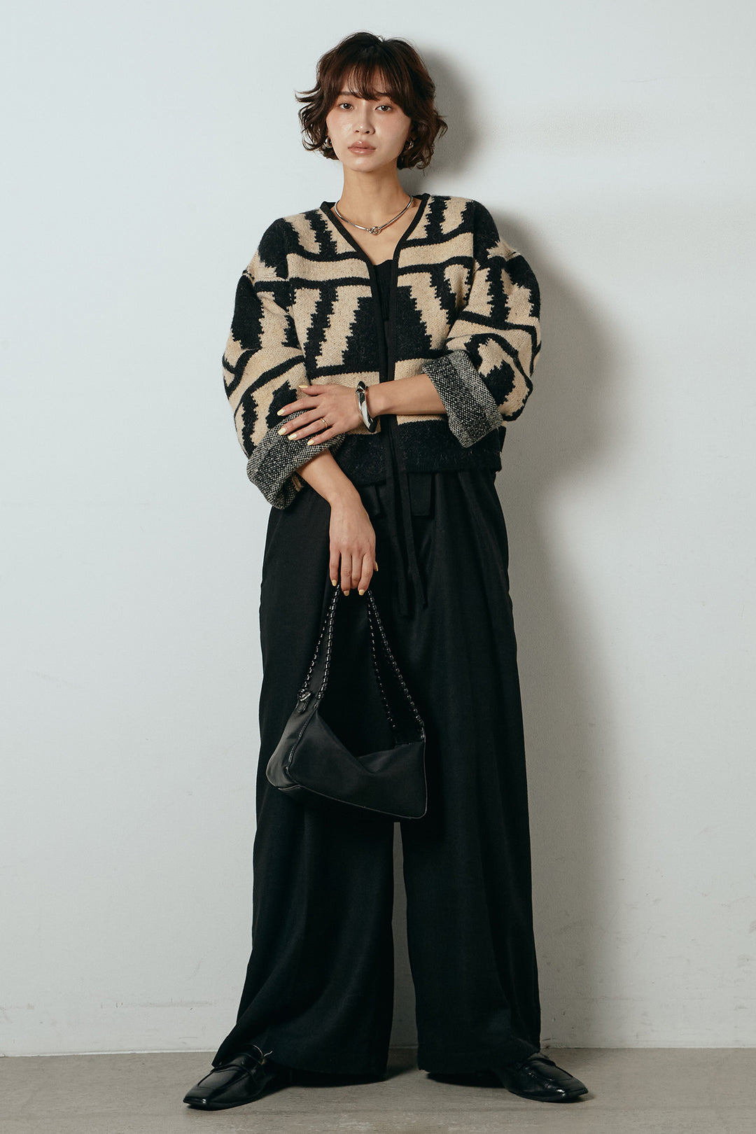 [SET]ノーカラー幾何学模様アウター+ウール混フランネルワイドサロペット(2set)