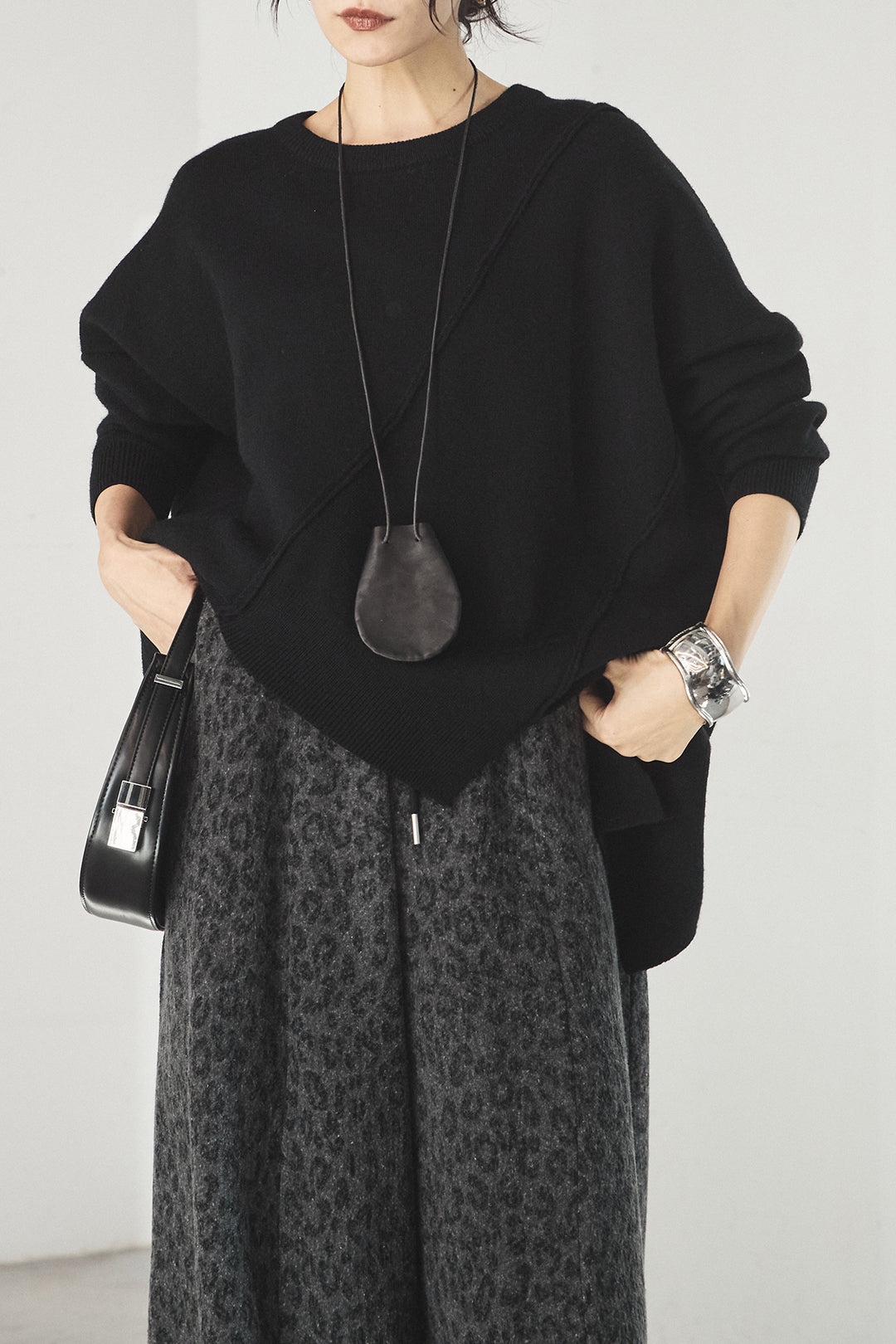 [SET]アシンメトリーデザインニットトップス+リラックスレオパード柄ワイドパンツ(2set)