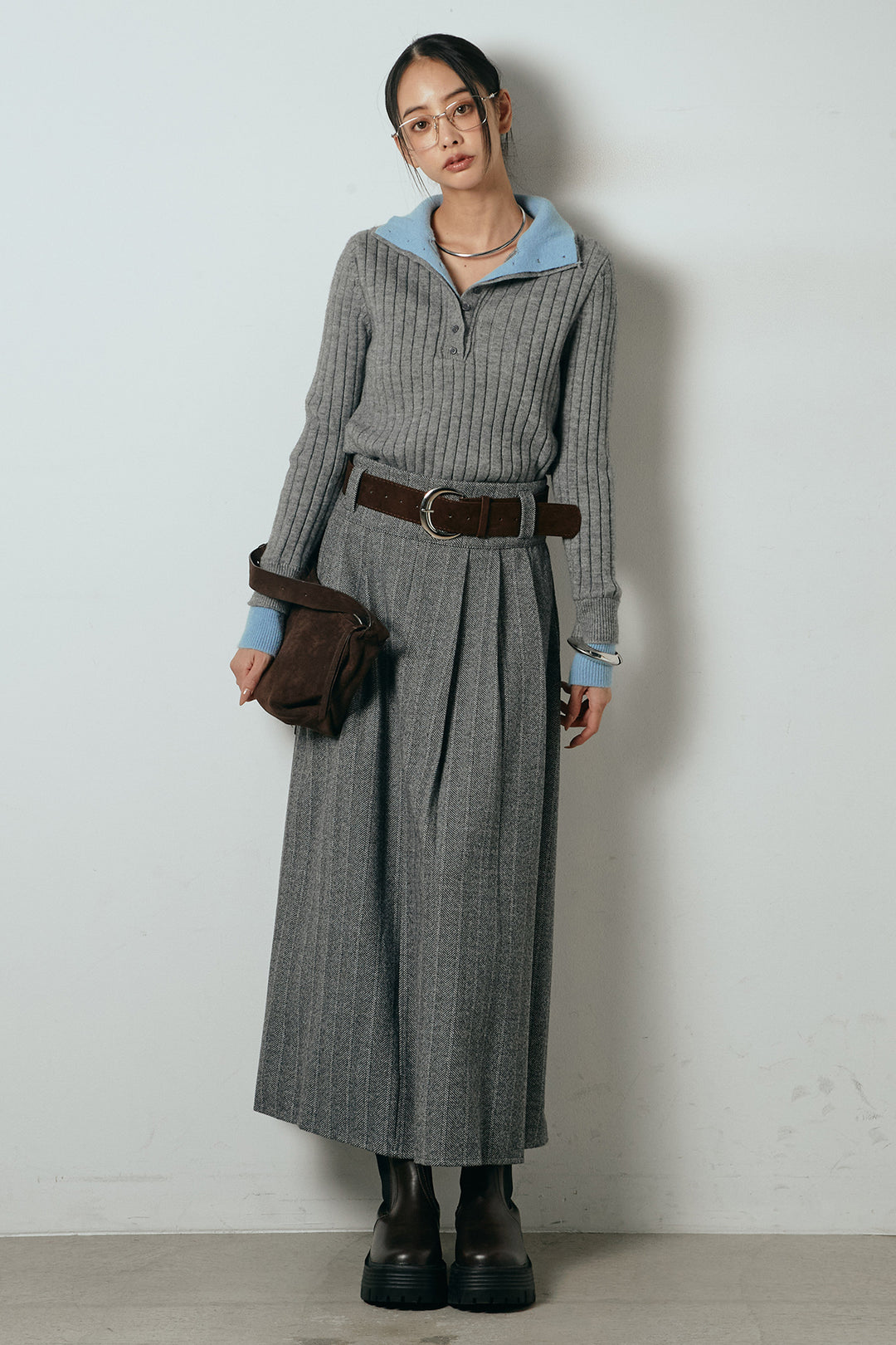 [SET]レイヤード風リブニットトップス+太ベルト付きヘリンボーンプリーツスカート(2set)