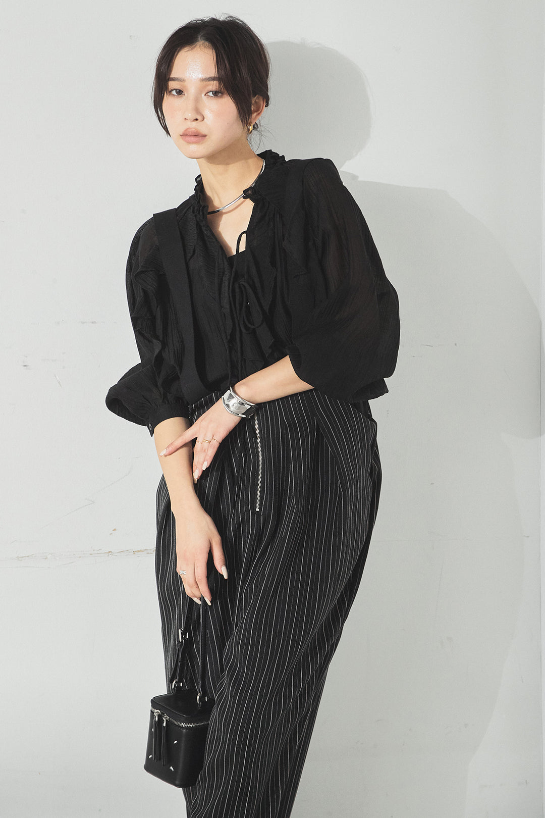 [SET]フロントリボンフリルブラウス+ピンストライプツータックサロペット(2set)