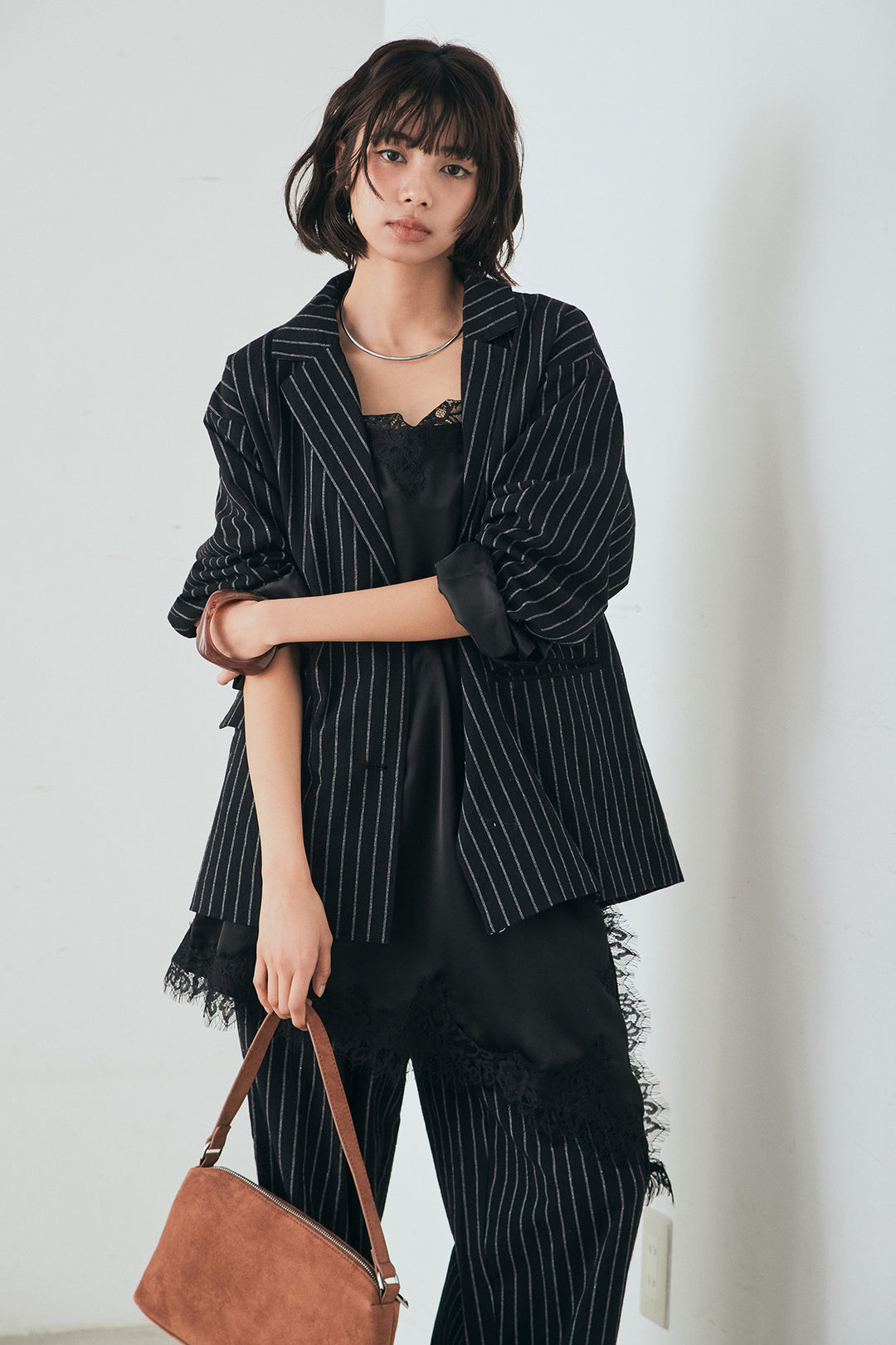 [SET]リネンライクストライプテーラードジャケット+リネンライクストライプタックイージーパンツ+サテンレースアシメキャミ(3set)