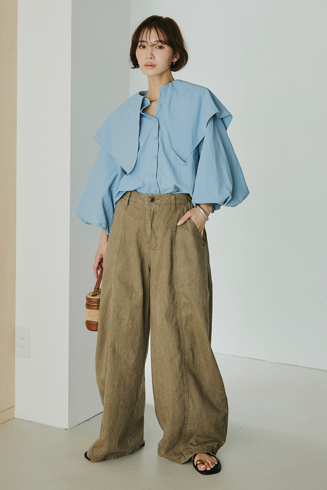 [SET]ケープカラーナイロンブラウス+サイドベルトカーブワイドパンツ(2set)