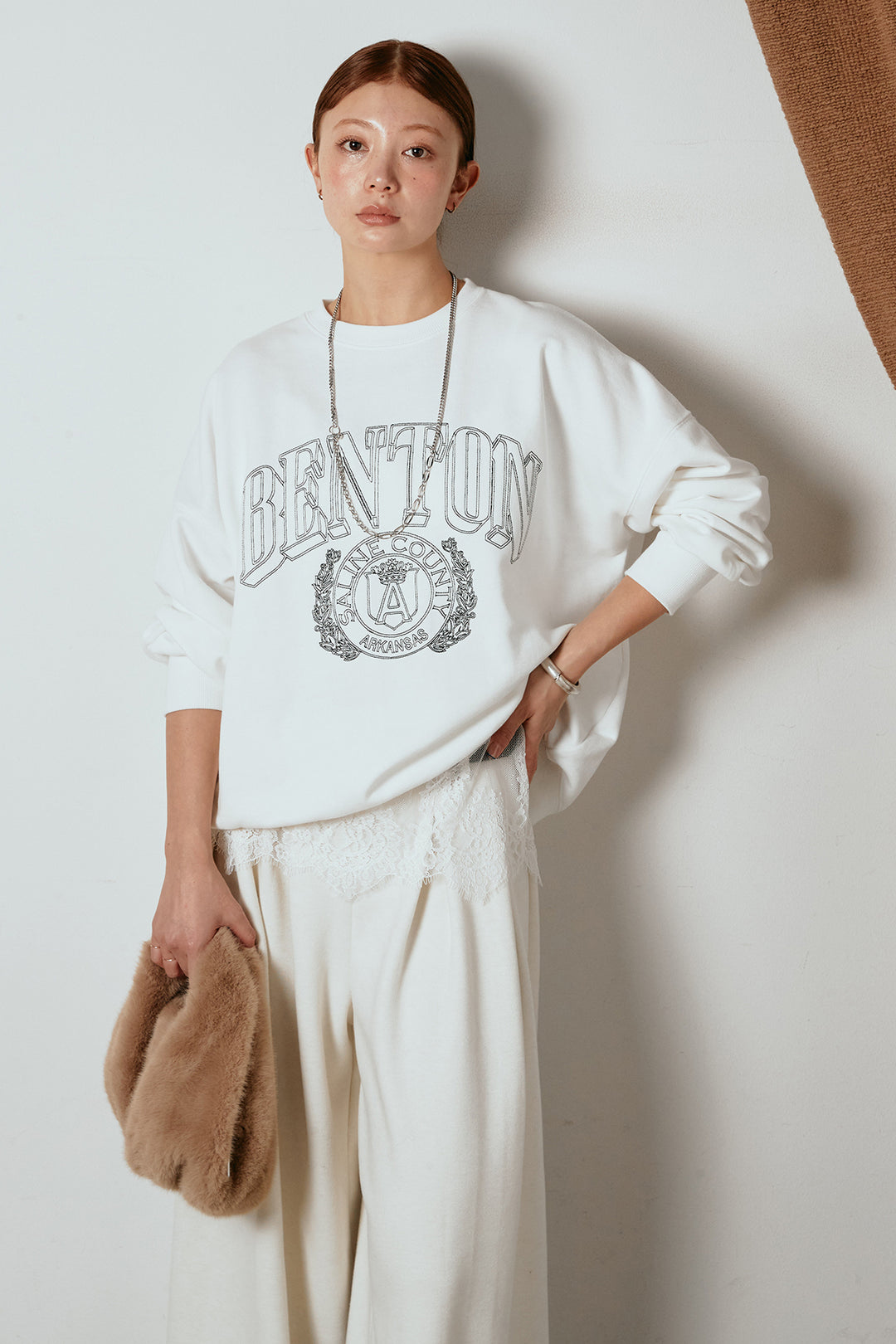 [SET]フロントロゴスウェットプルオーバー+カップ付きレースドッキングキャミソール+フェイクレザー太ベルト付きタックワイドパンツ(3set)