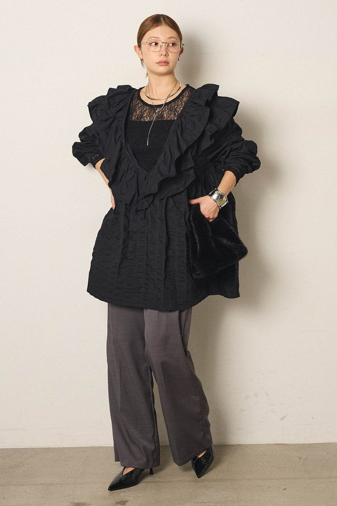 [SET]Vネックフリルカラーブラウス+ツイルスプリングカラータックパンツ(2set)