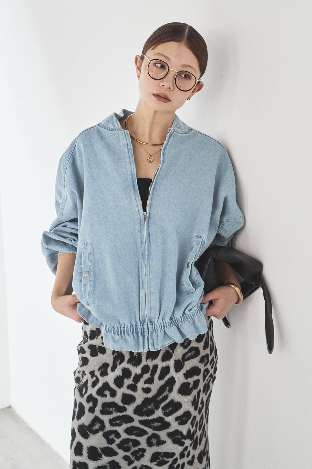 [SET]袖シャーリング裾フリルデニムブルゾン+レオパードサテンナロースカート(2set)