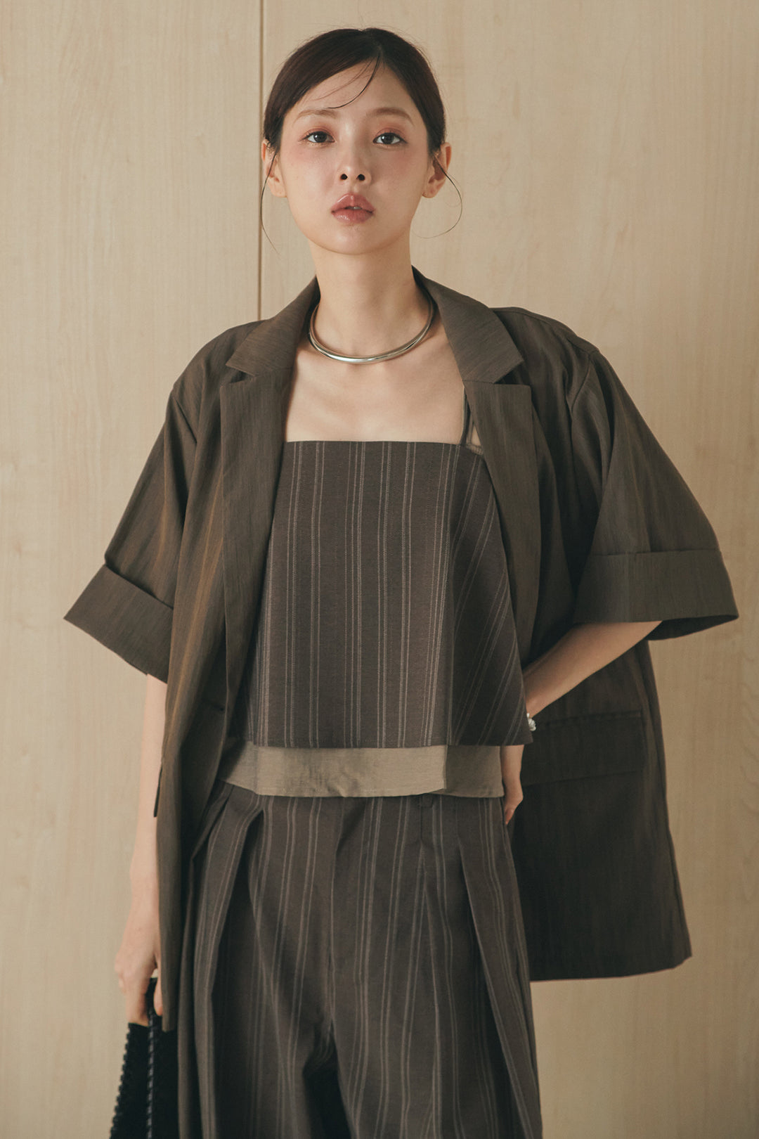 [SET]リネンライクテーラードハーフスリーブジャケット+リネンストライプタックワイドパンツ+リネンストライプレイヤードキャミ(3set)