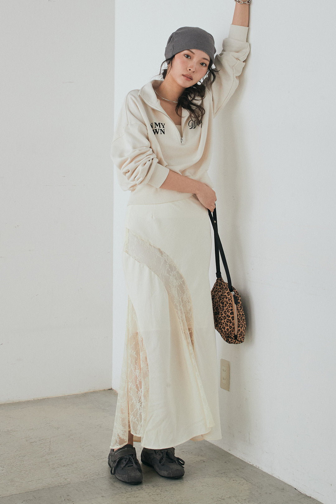 [SET]裏毛ロゴ刺繍ハーフZIPスウェット+刺繍レースデザインサテンスカート(2set)