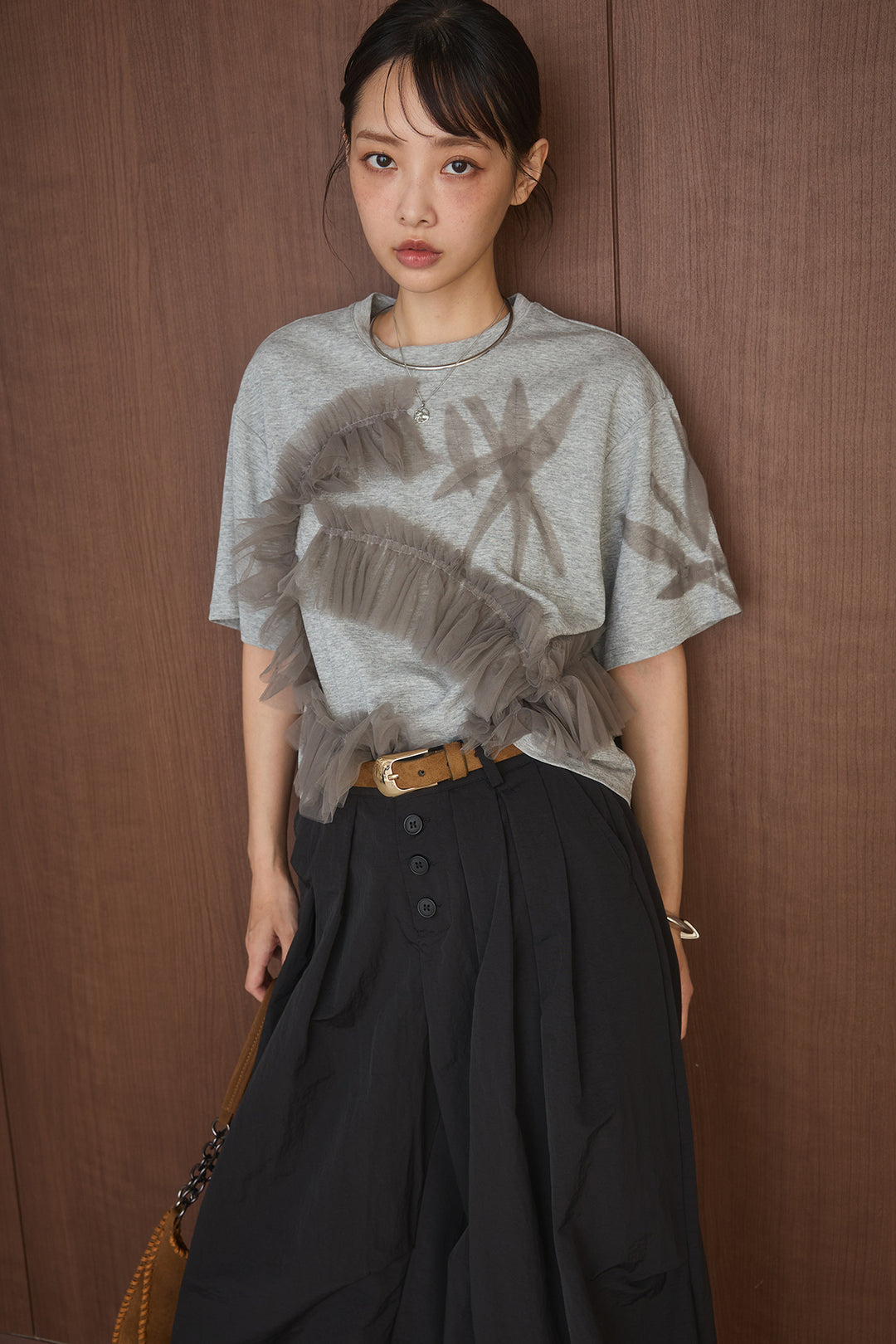 [SET]チュールモチーフデザインTシャツ+ボタンデザインニーサイドタックパンツ(2set)