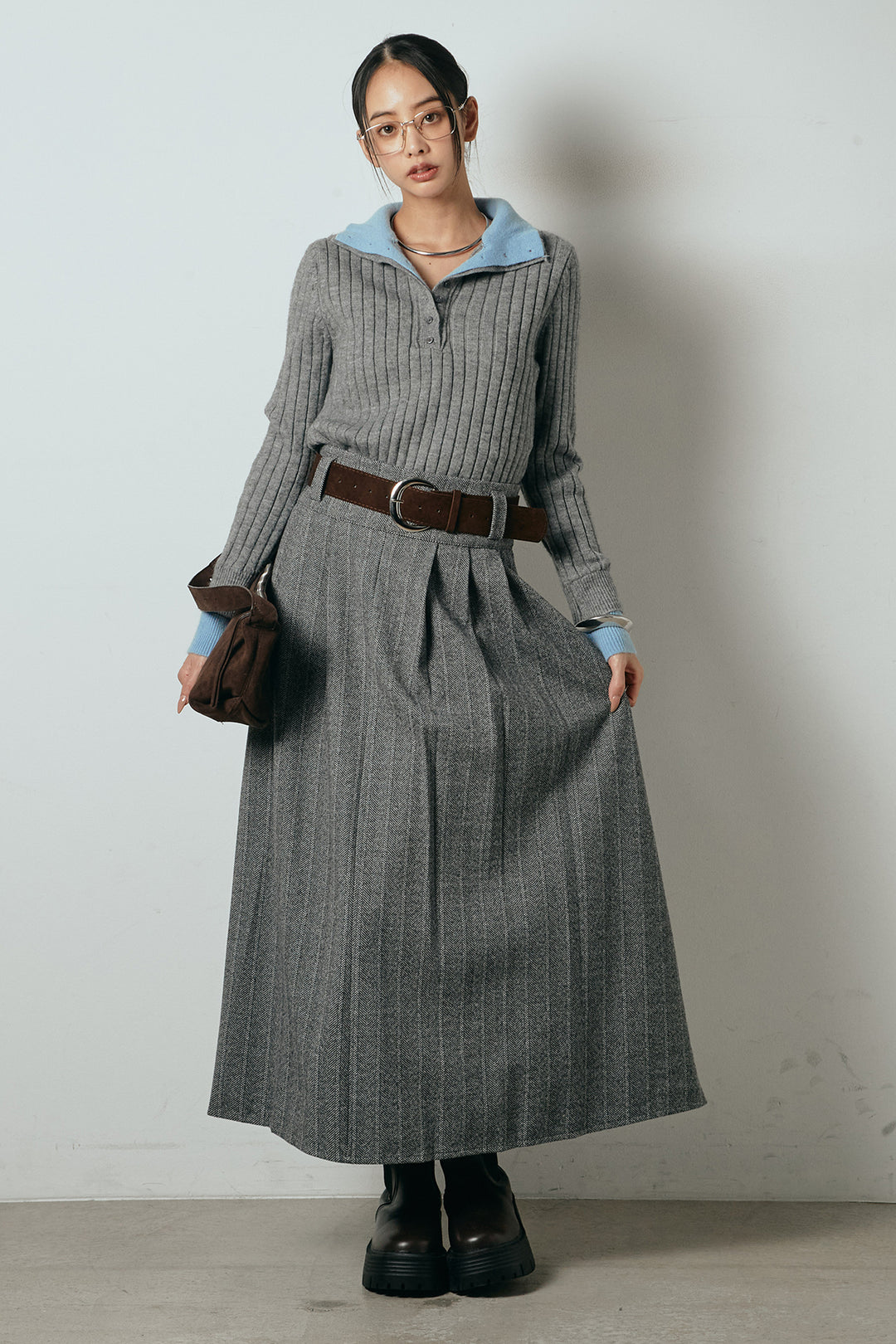 [SET]レイヤード風リブニットトップス+太ベルト付きヘリンボーンプリーツスカート(2set)