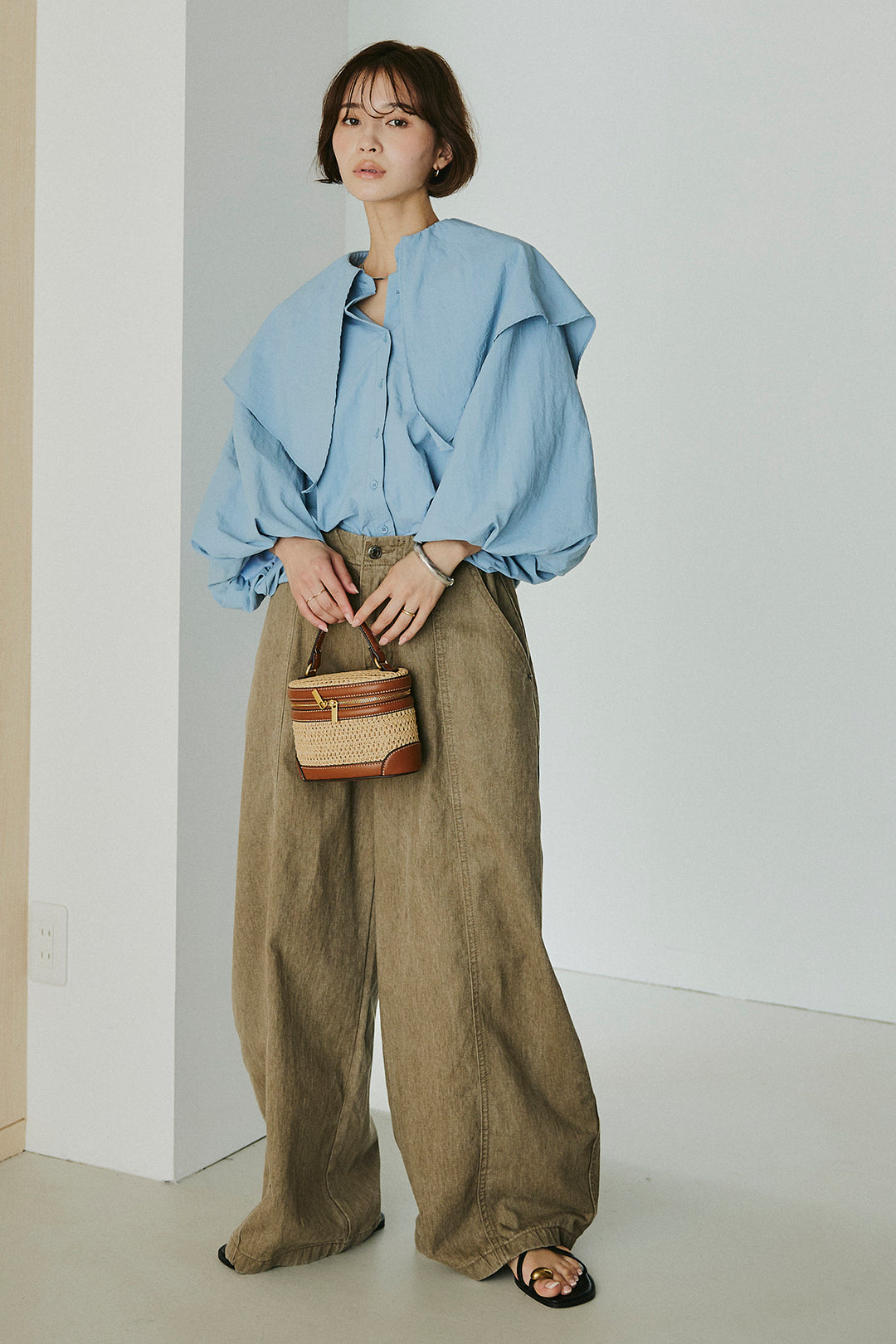 [SET]ケープカラーナイロンブラウス+サイドベルトカーブワイドパンツ(2set)