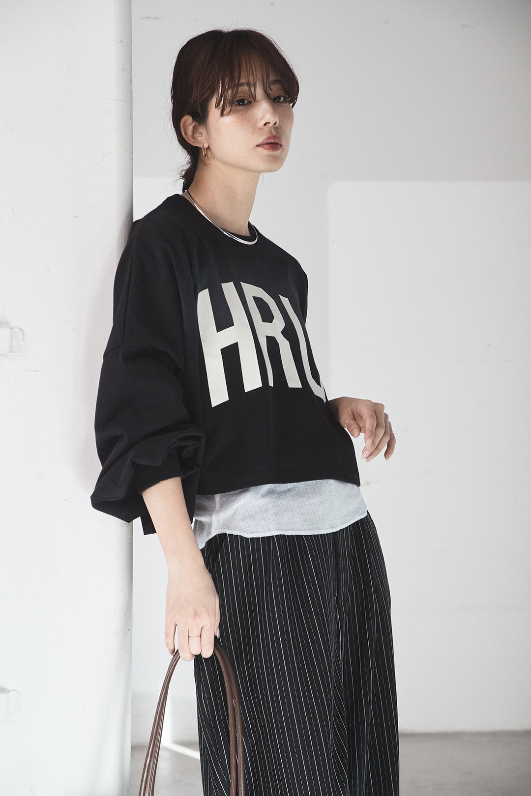 [SET]ビッグロゴHRU袖ボリュームトップス+ヘリンボーンストライプツータックパンツ(2set)