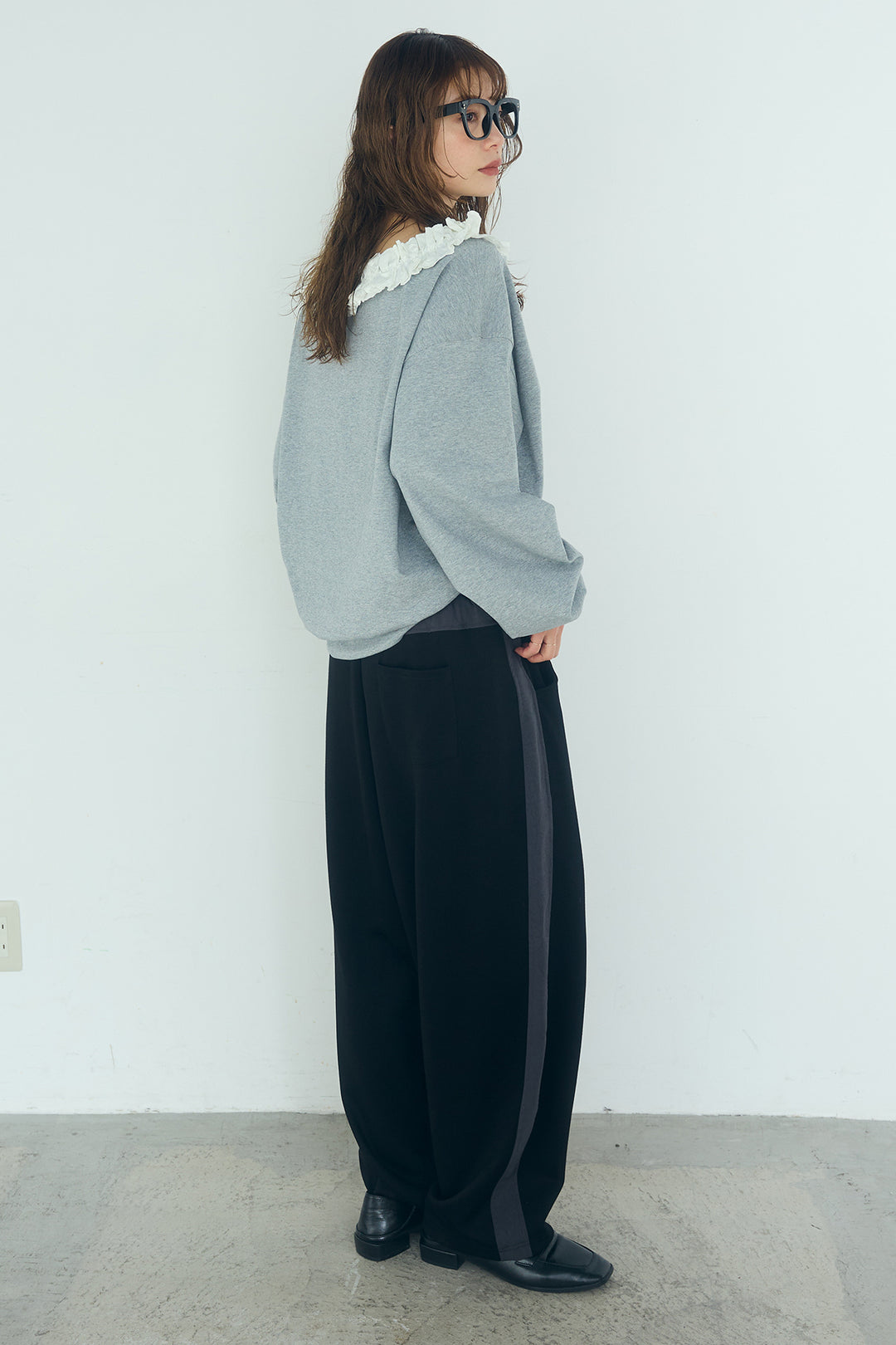 [SET]ネックギャザーフリルスウェット+異素材切り替えスウェットパンツ(2set)