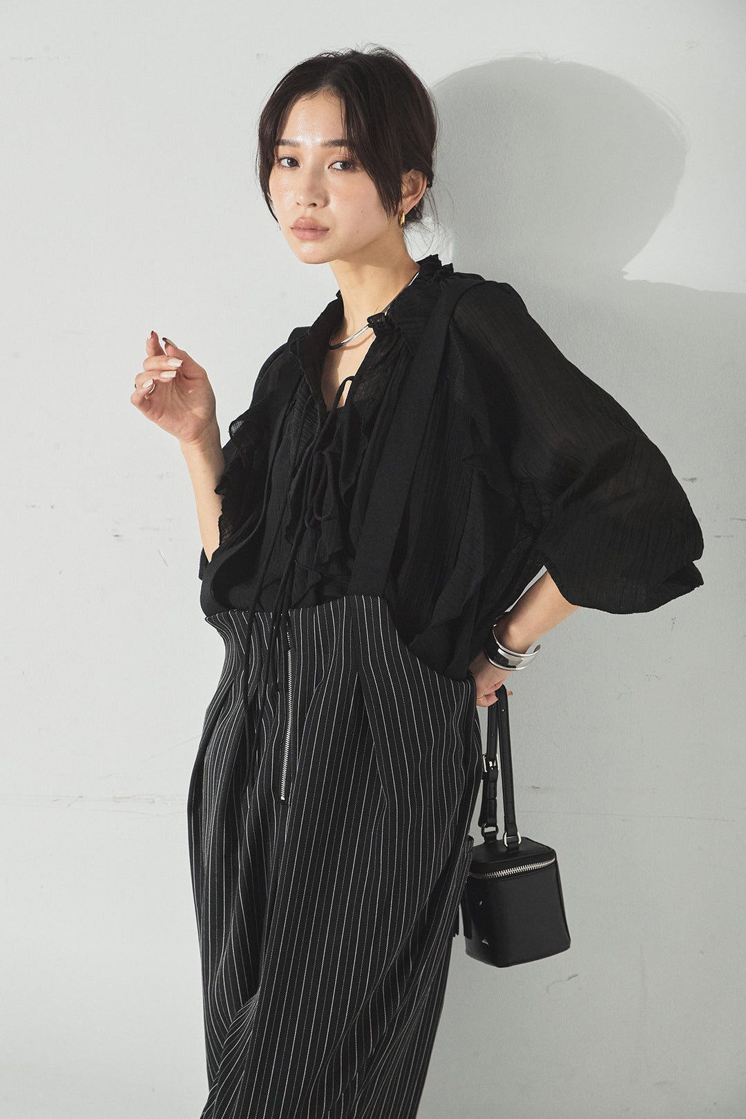 [SET]フロントリボンフリルブラウス+ピンストライプツータックサロペット(2set)