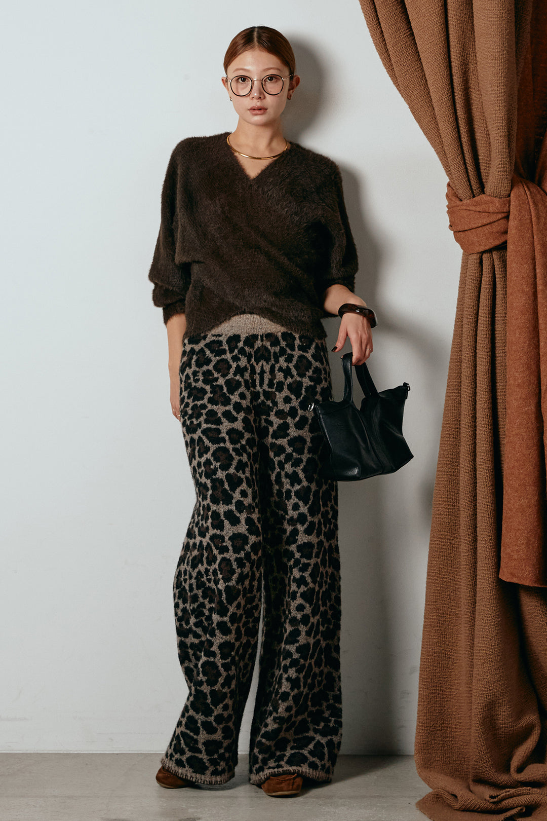 [SET]シャギーカシュクールニットトップス+リラックスレオパード柄ニットパンツ(2set)