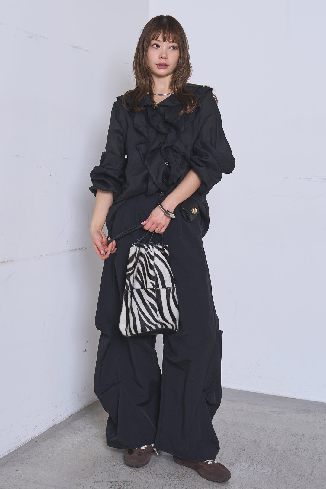 [SET]フリルボタンブラウス+ドライタフタタックバレルパンツ(2set)