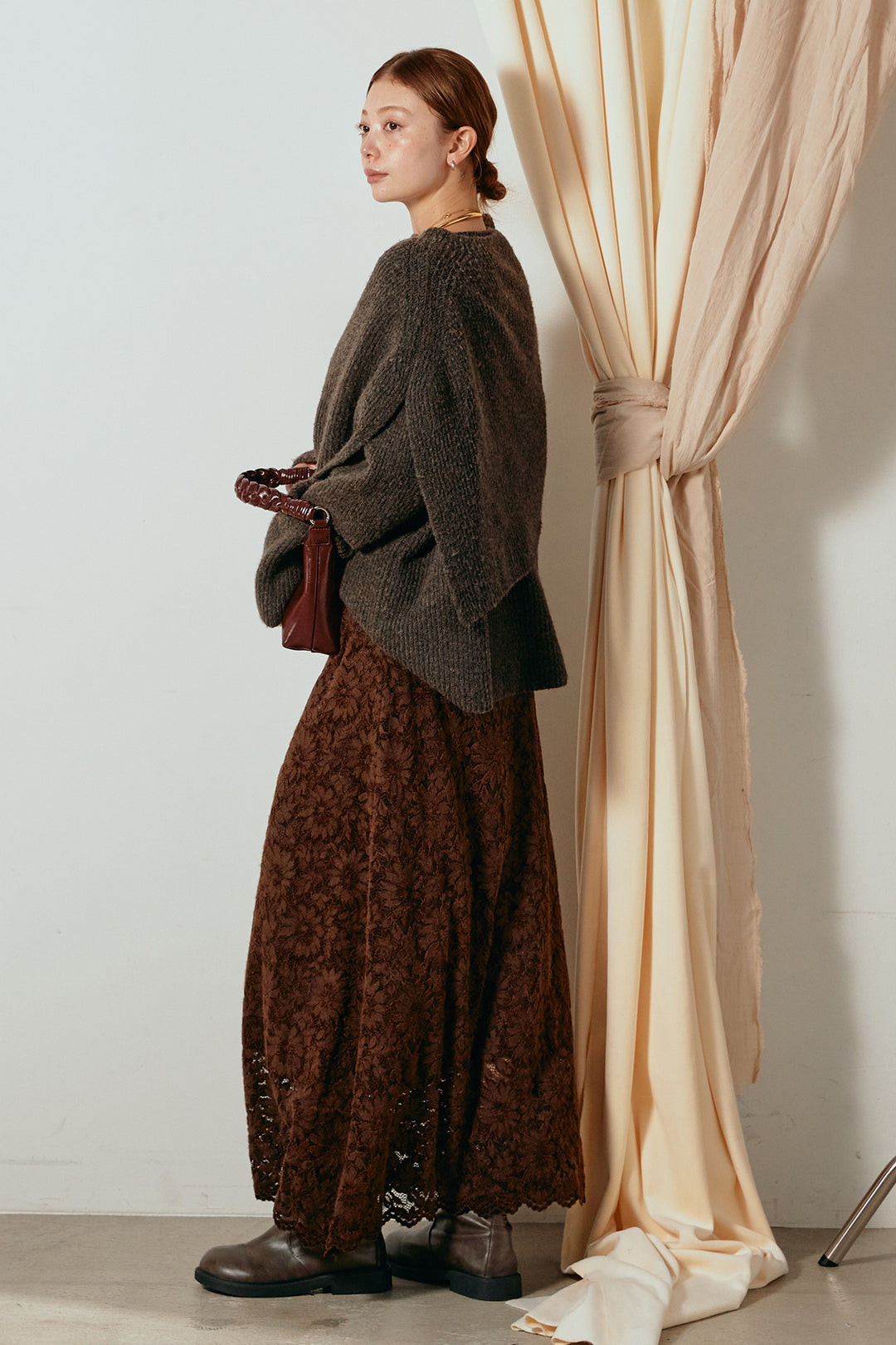 [SET]ケープデザインリブニットトップス+花柄刺繍ベロアフレアスカート(2set)