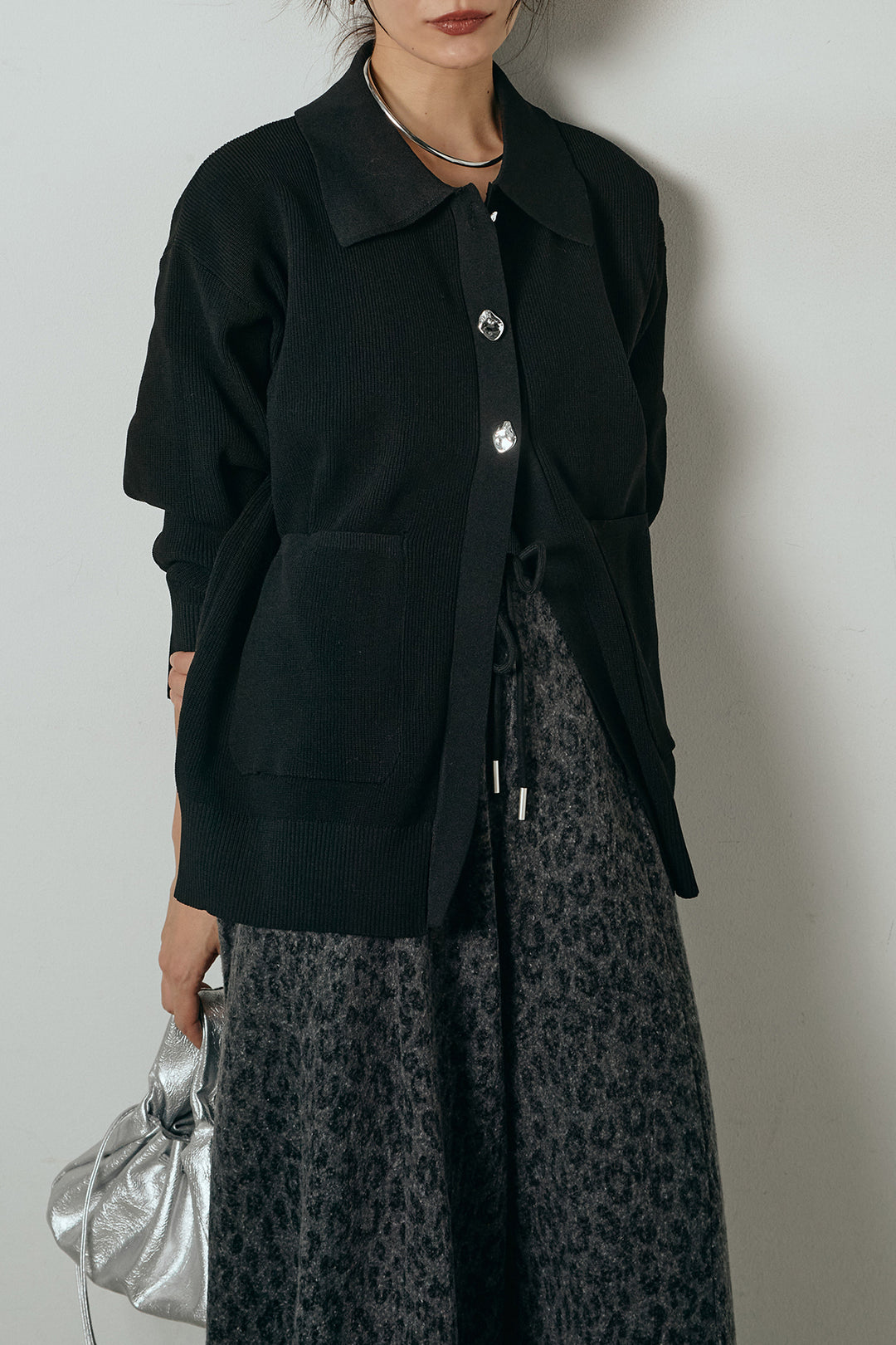 [SET]メタル釦衿付きニットカーディガン+リラックスレオパード柄ワイドパンツ(2set)