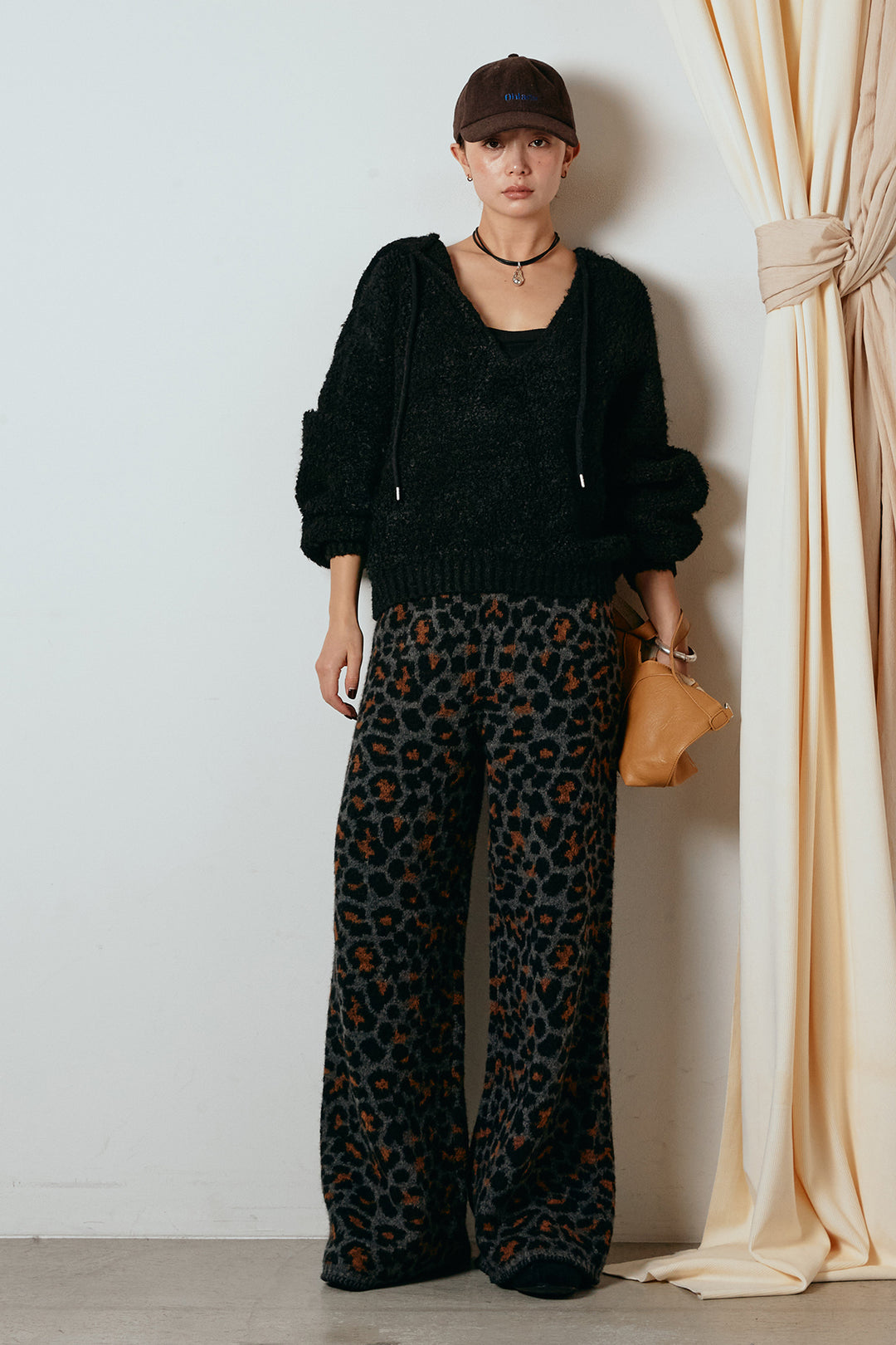 [SET]ブークレキーネックプルオーバー+リラックスレオパード柄ニットパンツ(2set)