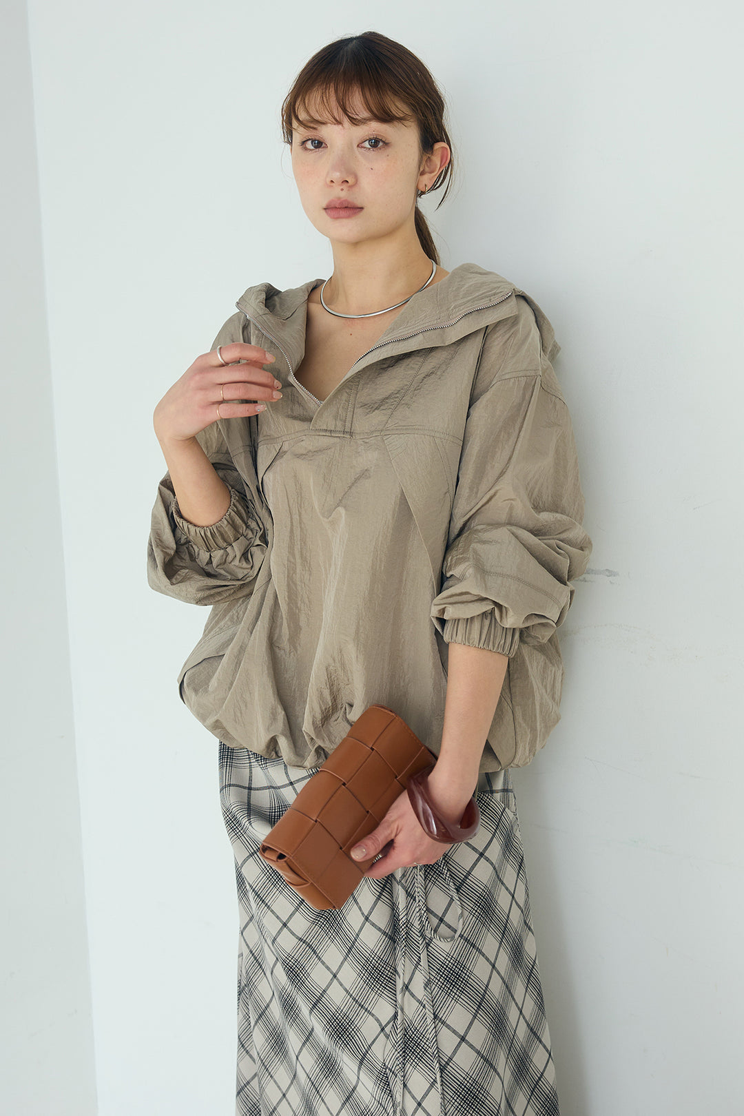 [SET]ナイロンフーディーブルゾンアウター+タータンチェック柄フロントデザインスカート(2set)