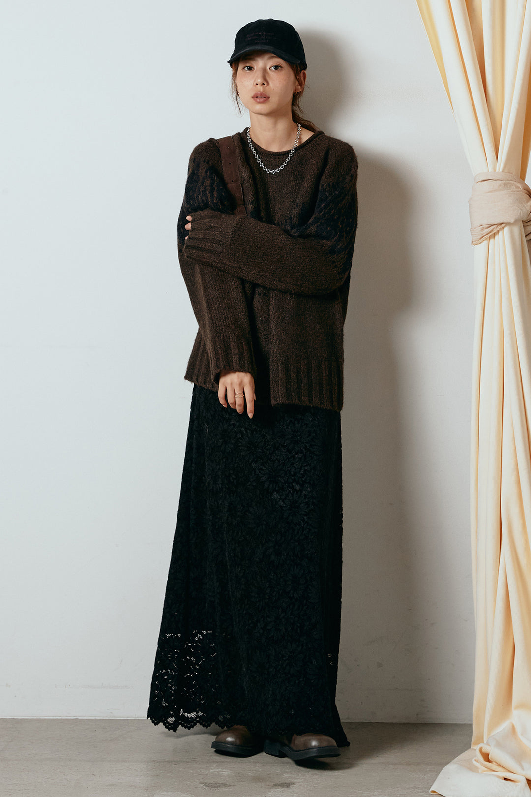 [SET]モノトーン柄ニットトップス+花柄刺繍ベロアフレアスカート(2set)