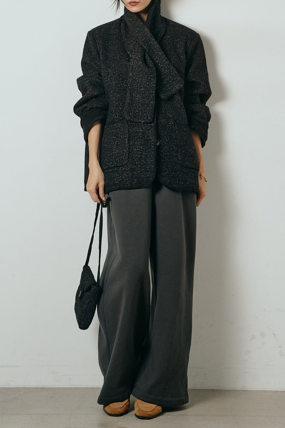 [SET]ノーカラーマフラーバッグ付きアウター+裏起毛スウェットワイドパンツ(2set)