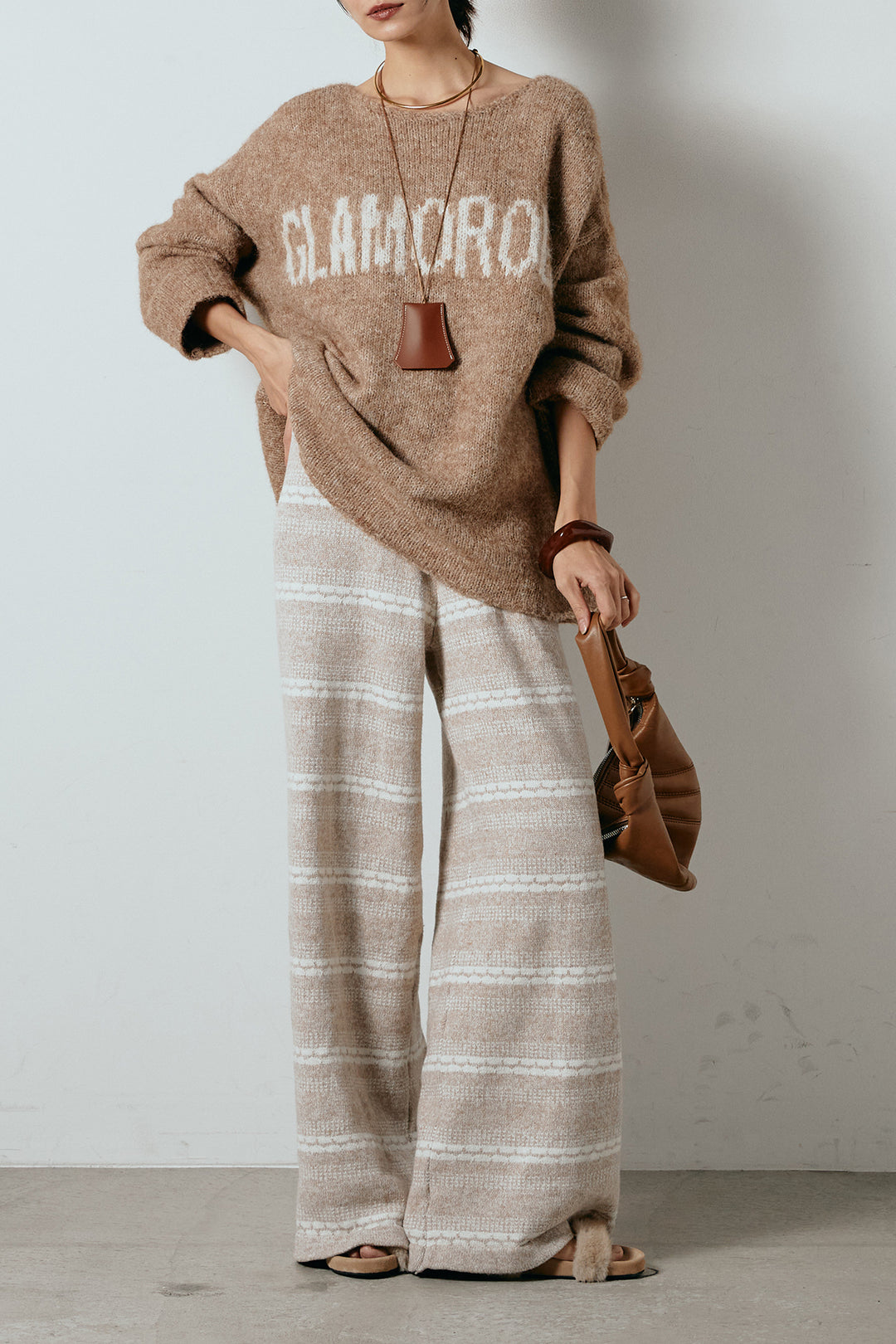 [SET]フロントロゴデザインニットトップス+マルチライン柄リラックスニットパンツ(2set)