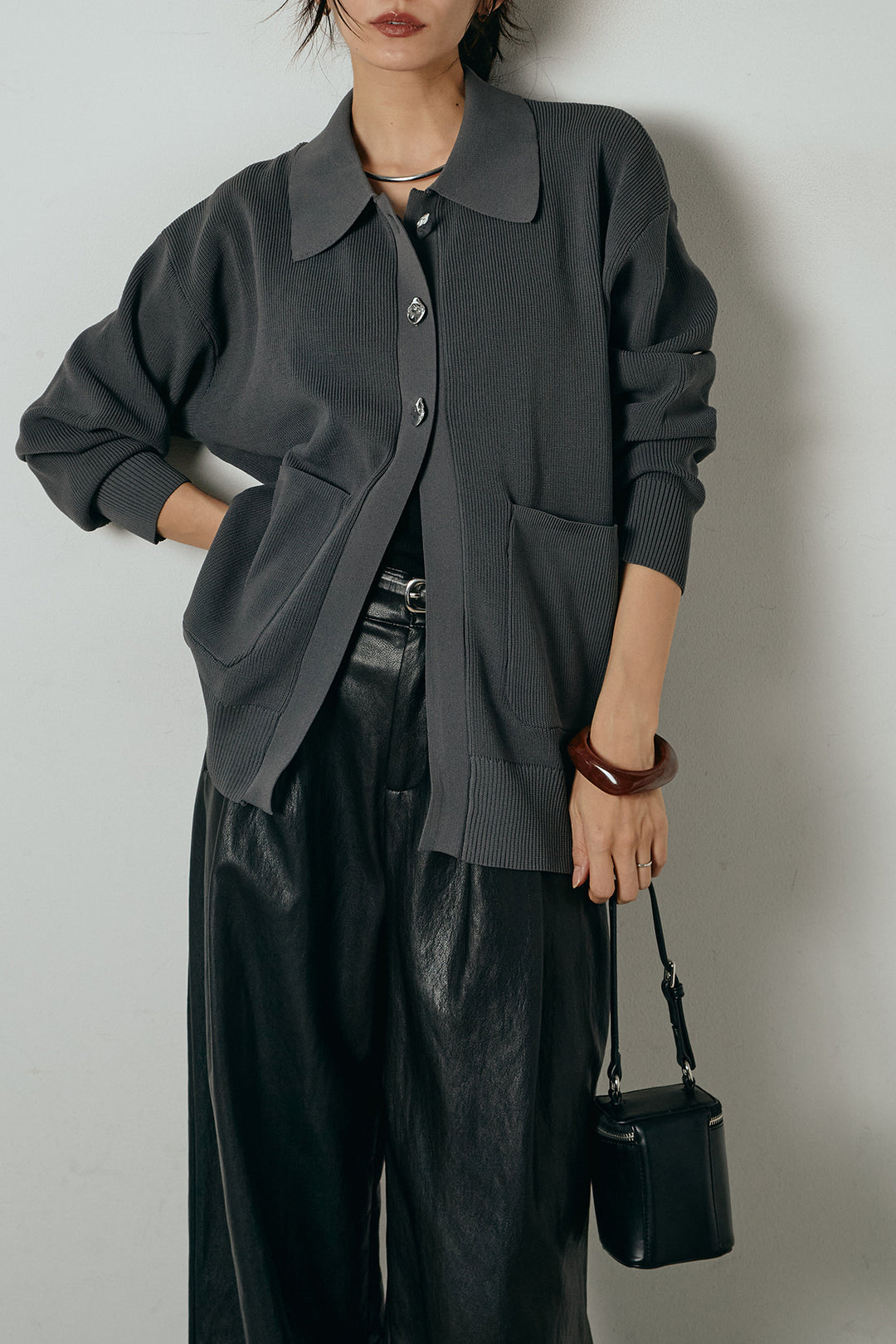 [SET]メタル釦衿付きニットカーディガン+ベルト付きレザーライクタックパンツ(2set)