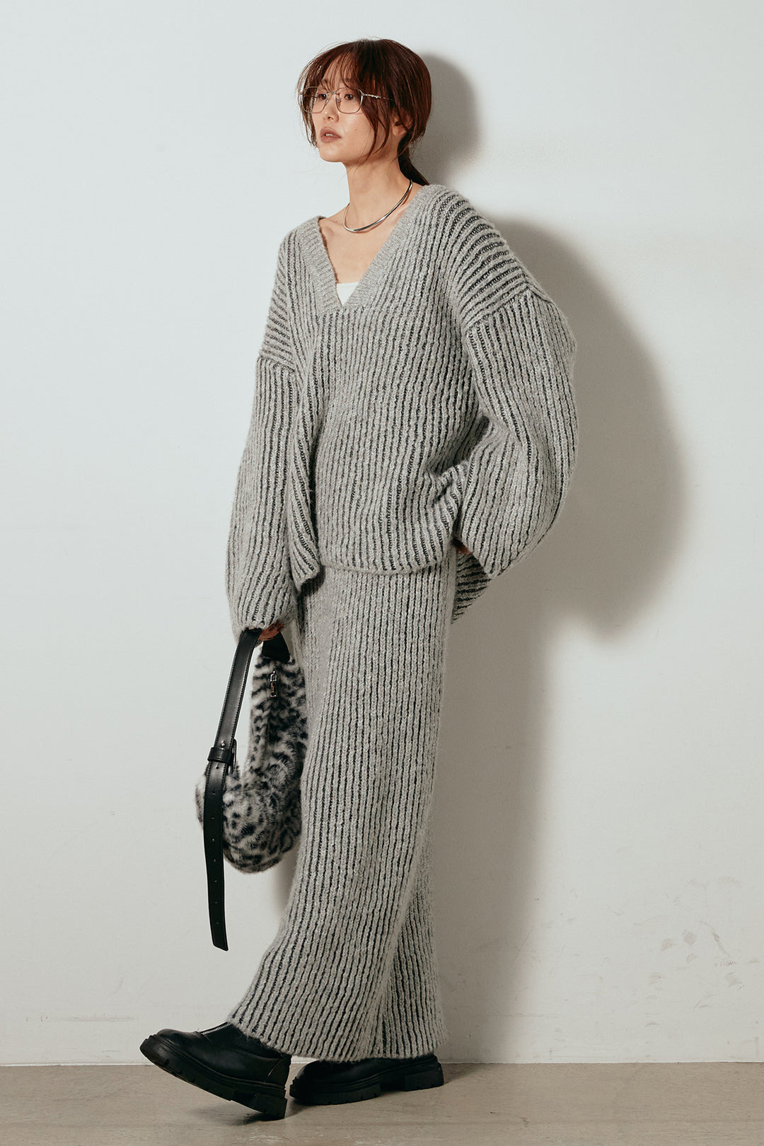 [SET]アルパカタッチ深Vニットトップス+アルパカタッチニットタイトスカート(2set)