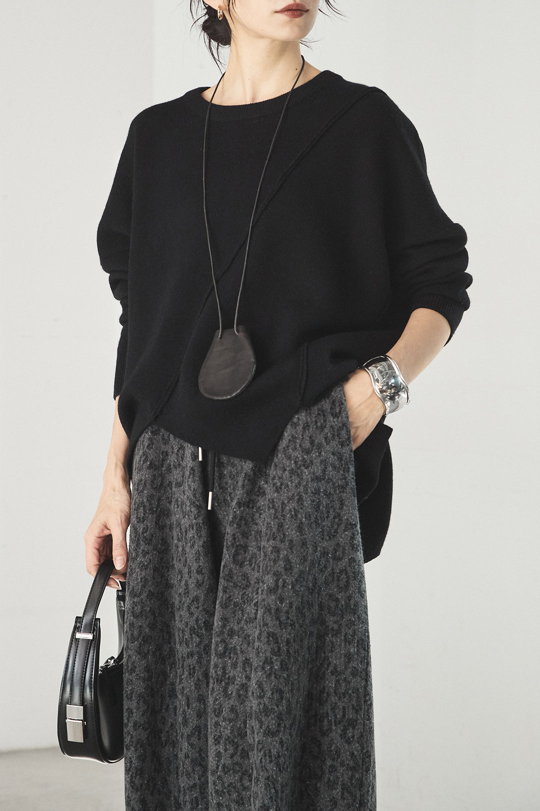 [SET]アシンメトリーデザインニットトップス+リラックスレオパード柄ワイドパンツ(2set)