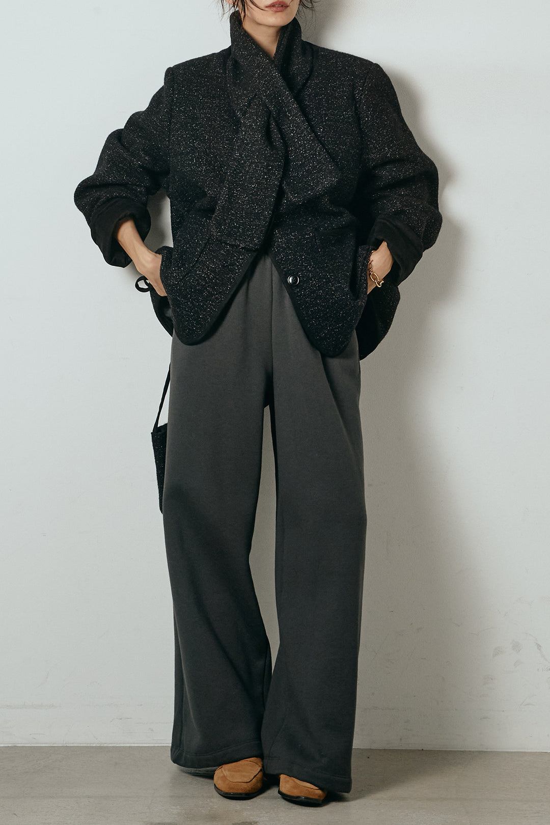 [SET]ノーカラーマフラーバッグ付きアウター+裏起毛スウェットワイドパンツ(2set)