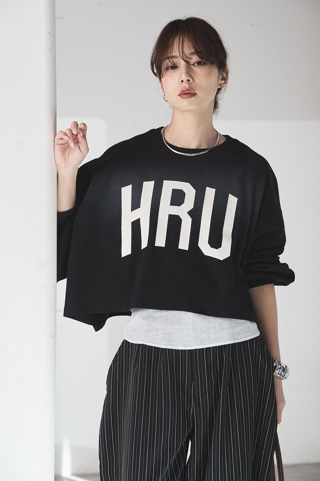 [SET]ビッグロゴHRU袖ボリュームトップス+リブシアークルーネック長袖トップス(2set)