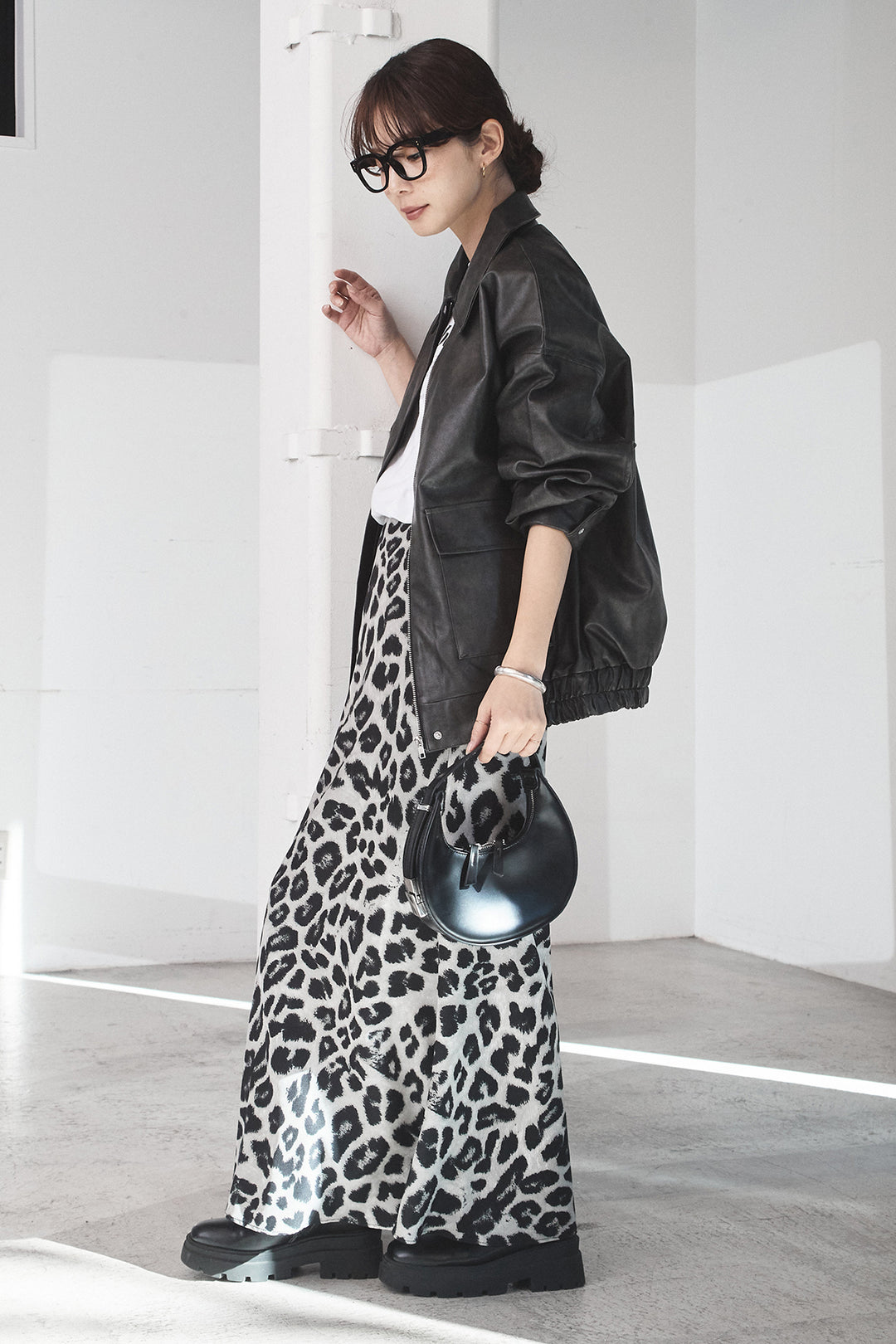 [SET]レザーライクオーバーサイズブルゾン+レオパードサテンナロースカート(2set)