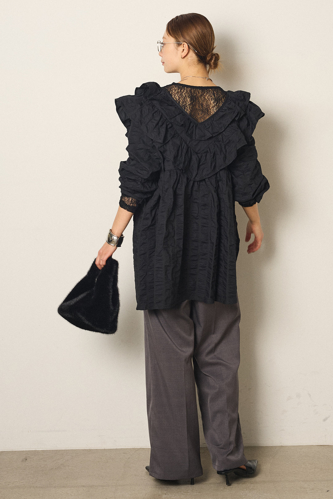 [SET]Vネックフリルカラーブラウス+ツイルスプリングカラータックパンツ(2set)