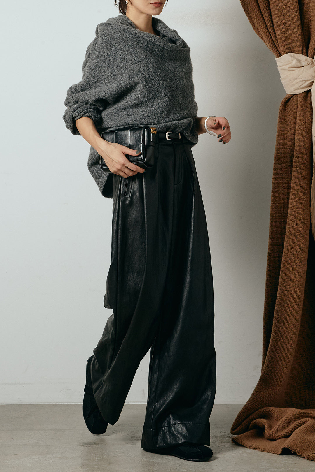 [SET]ネック巻きデザインニットトップス+ベルト付きレザーライクタックパンツ(2set)