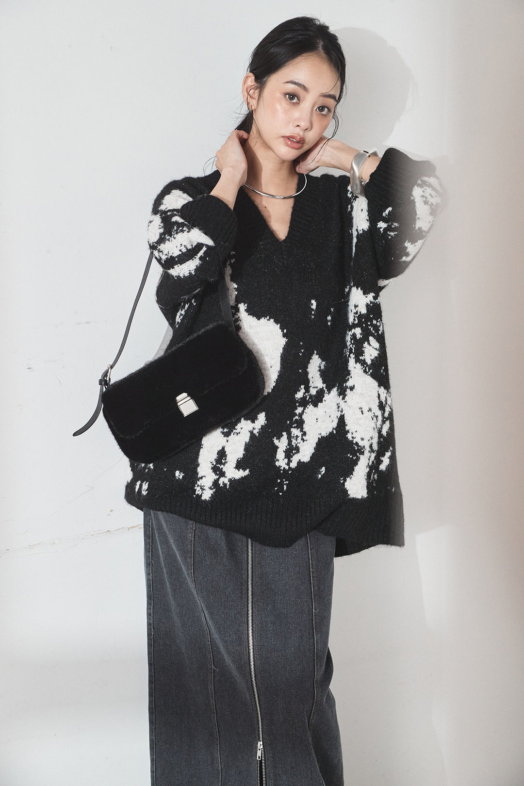 [SET]アブストラクト柄ニットプルオーバー+フロントジップデニムスカート(2set)