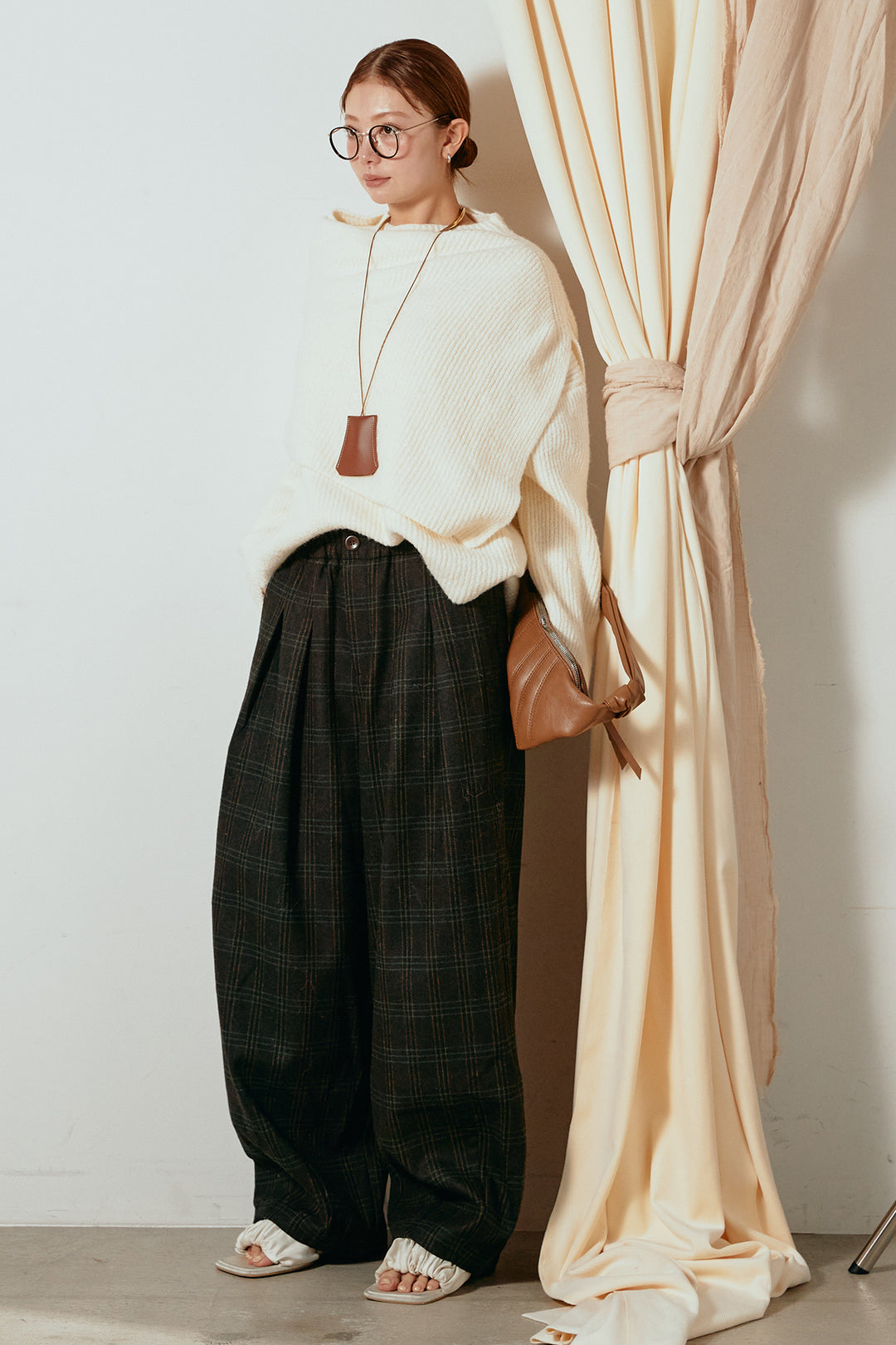 [SET]ケープデザインリブニットトップス+タータンチェック柄タックパンツ(2set)