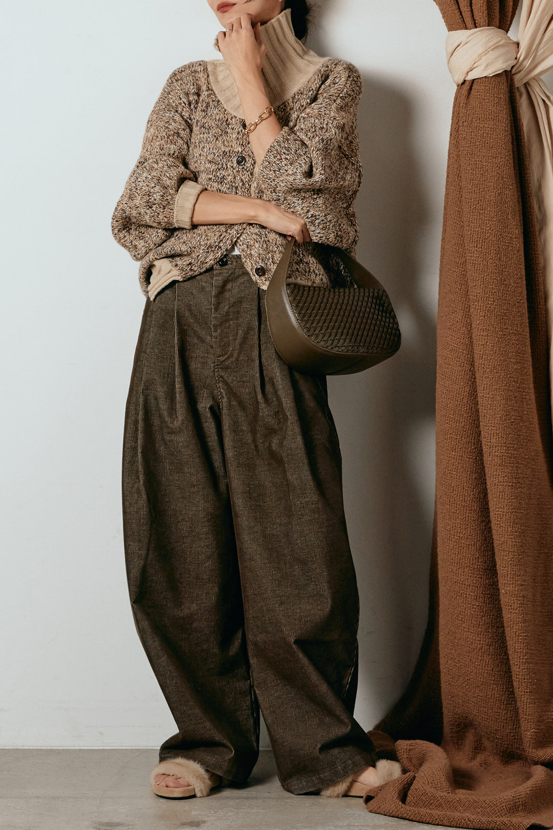 [SET]ハイネックミックスニットカーディガン+フロントタック入りコーデュロイパンツ(2set)