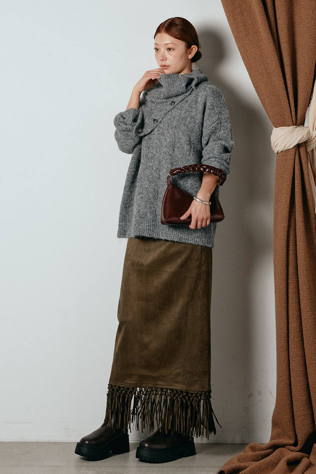 [SET]ケープデザインケーブルニットトップス+スウェードライク裾フリンジスカート(2set)