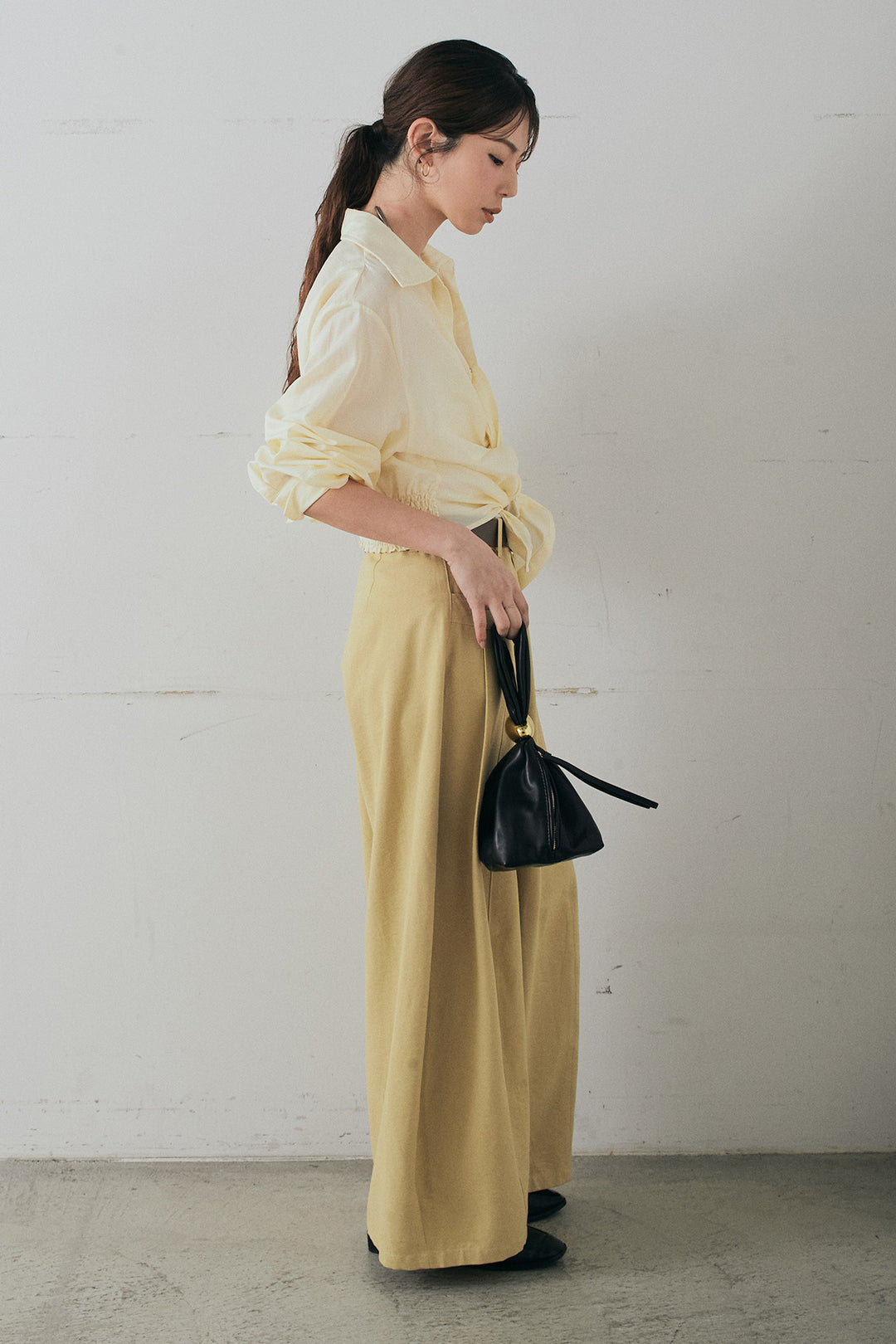 [SET]裾巻きツイストデザインシャツ+ベルト付きサイドタックワイドパンツ(2set)