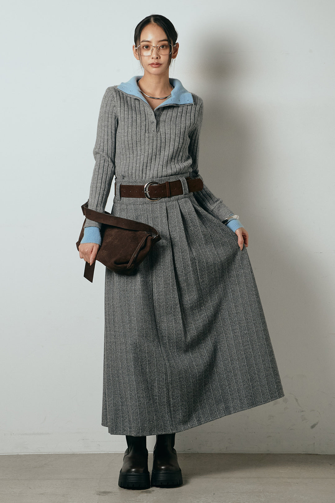 [SET]レイヤード風リブニットトップス+太ベルト付きヘリンボーンプリーツスカート(2set)