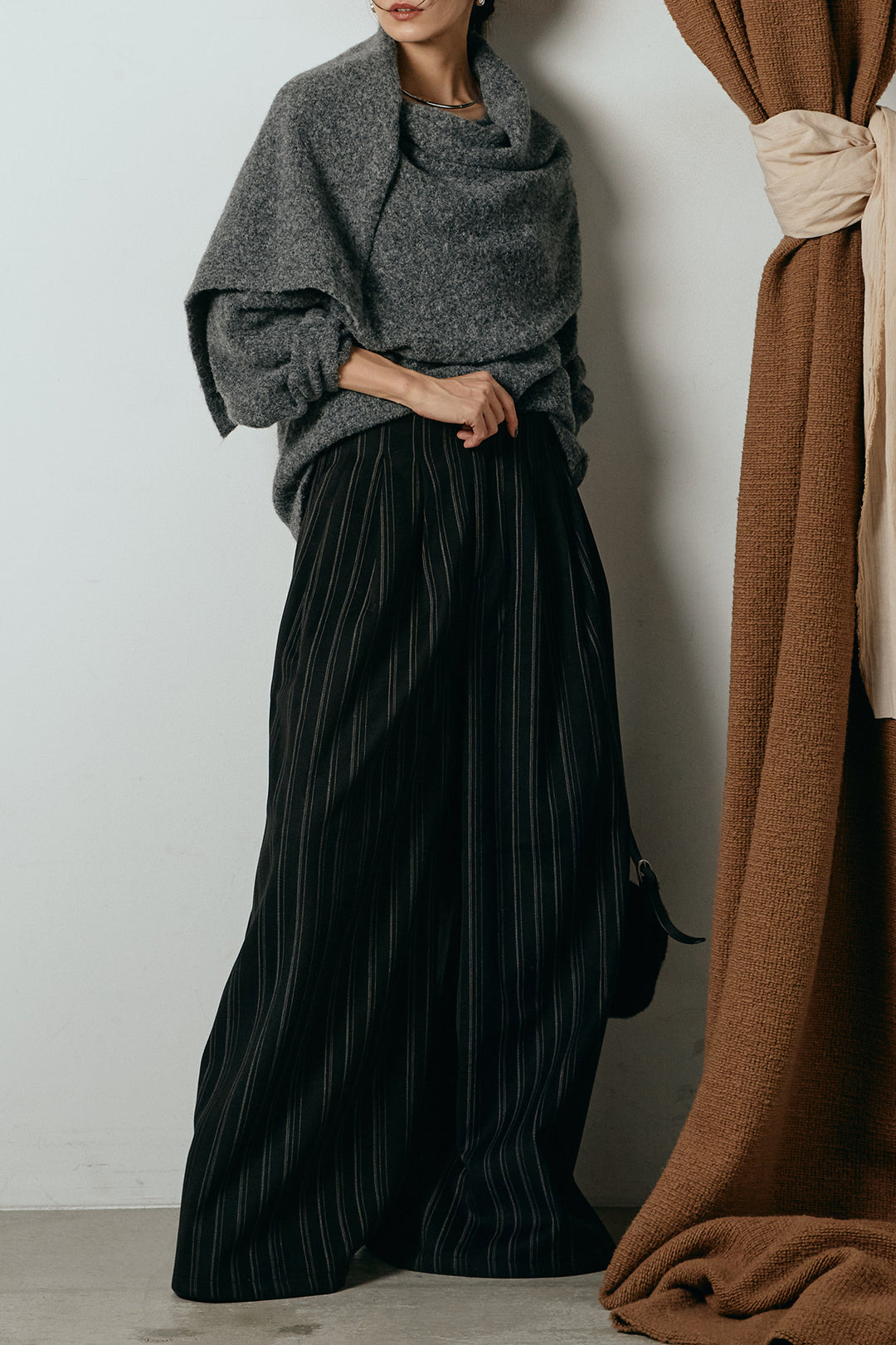 [SET]ネック巻きデザインニットトップス+タック入りマルチストライプ柄ワイドパンツ(2set)