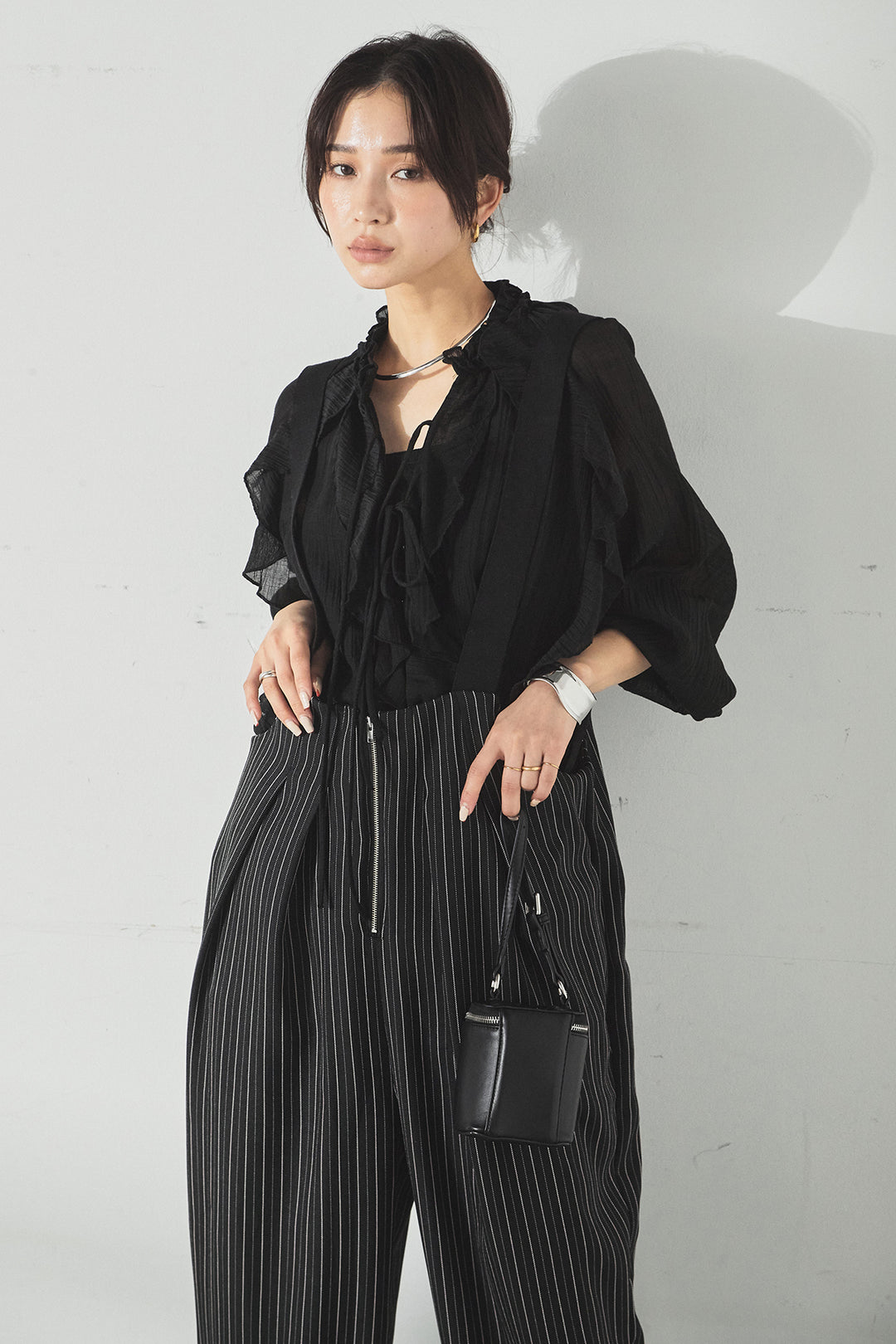 [SET]フロントリボンフリルブラウス+ピンストライプツータックサロペット(2set)