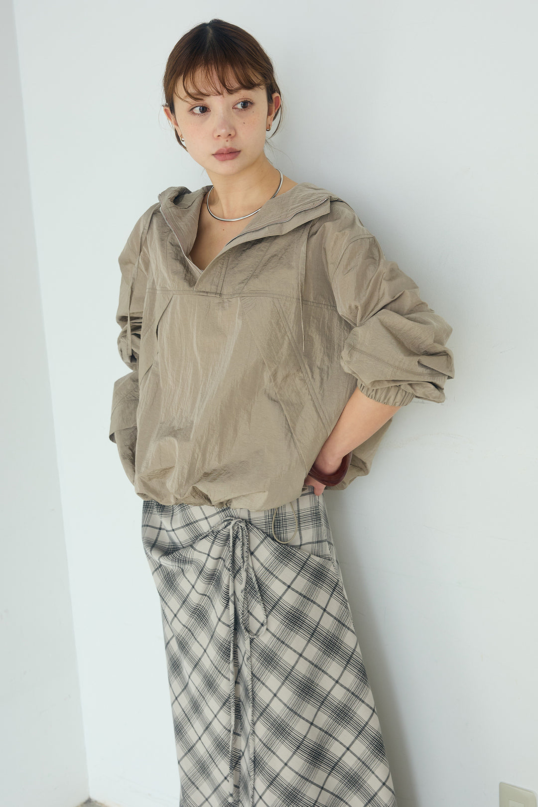 [SET]ナイロンフーディーブルゾンアウター+タータンチェック柄フロントデザインスカート(2set)