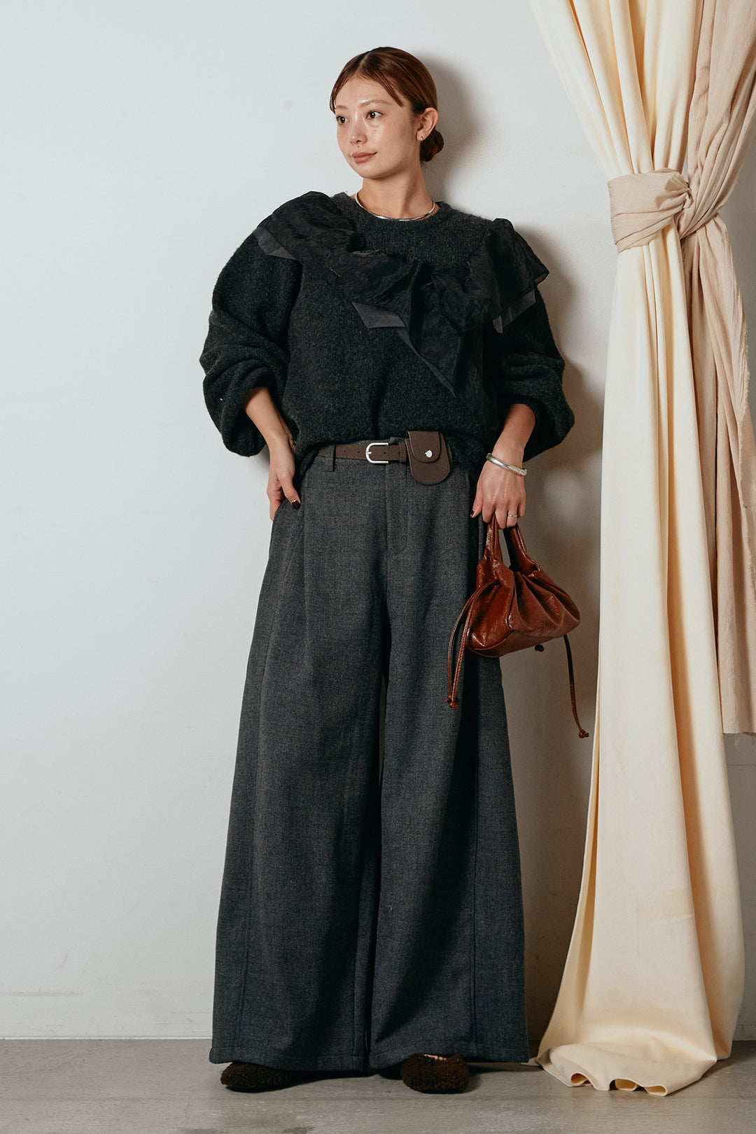 [SET]アシンメトリーフリルニットトップス+ポーチベルト付きカーブパンツ(2set)