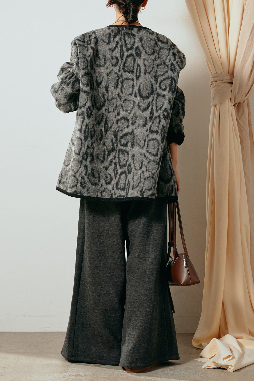 [SET]ノーカラーレオパード柄アウター+フェイクレザー太ベルト付きタックワイドパンツ(2set)